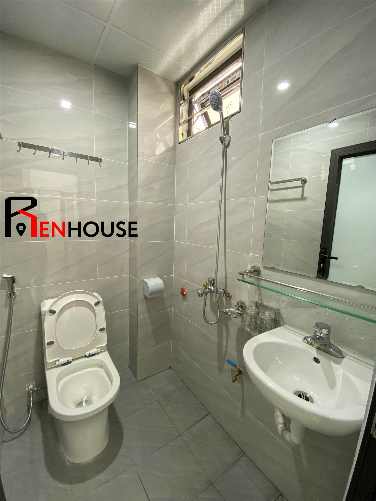 Phòng trọ Studio 27m2 tại RenHouse 4 Mỹ Đình - Nam Từ Liêm - Phòng tắm