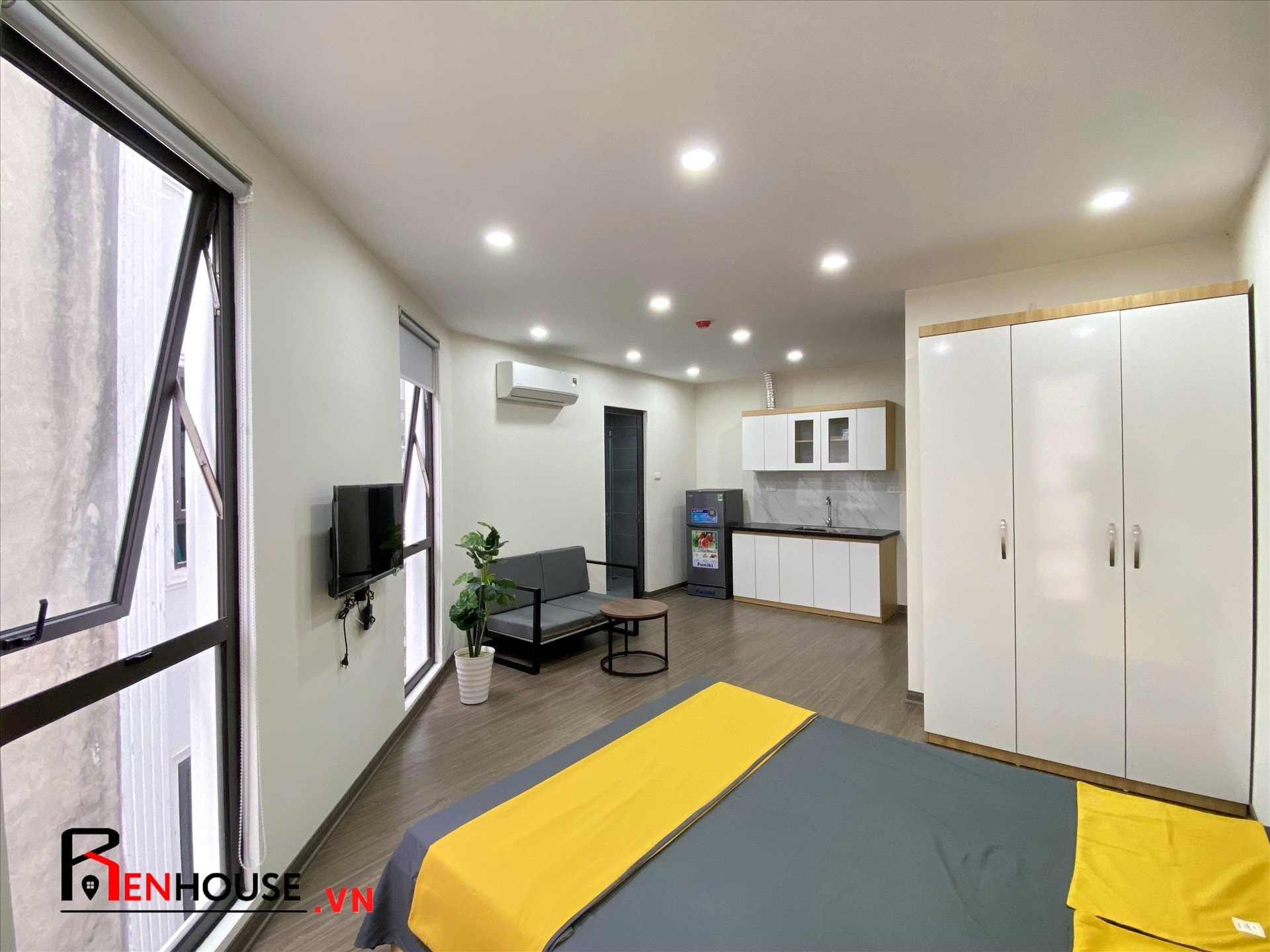 Phòng trọ Studio 28m2 tại RenHouse 2 Trần Thái Tông - Cầu Giấy - Phòng khách