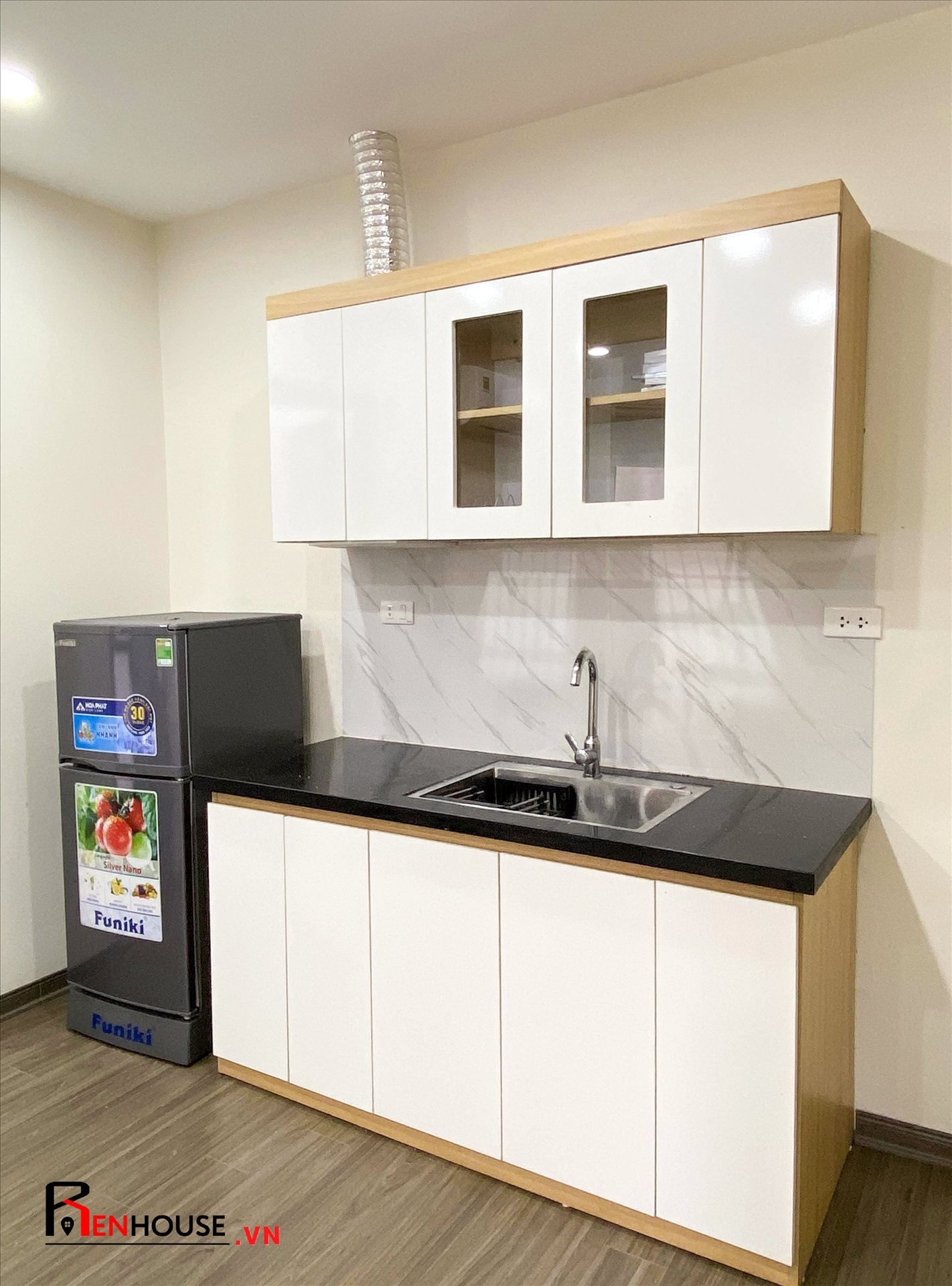 Phòng trọ Studio 28m2 tại RenHouse 2 Trần Thái Tông - Cầu Giấy - Phòng bếp