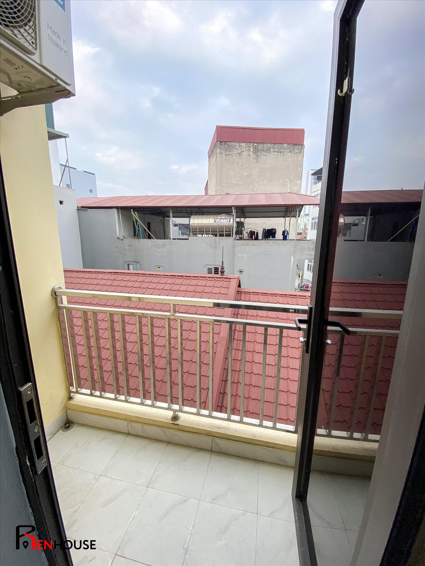 Phòng trọ Studio 24m2 tại RenHouse Đình Thôn - Nam Từ Liêm - Ban công