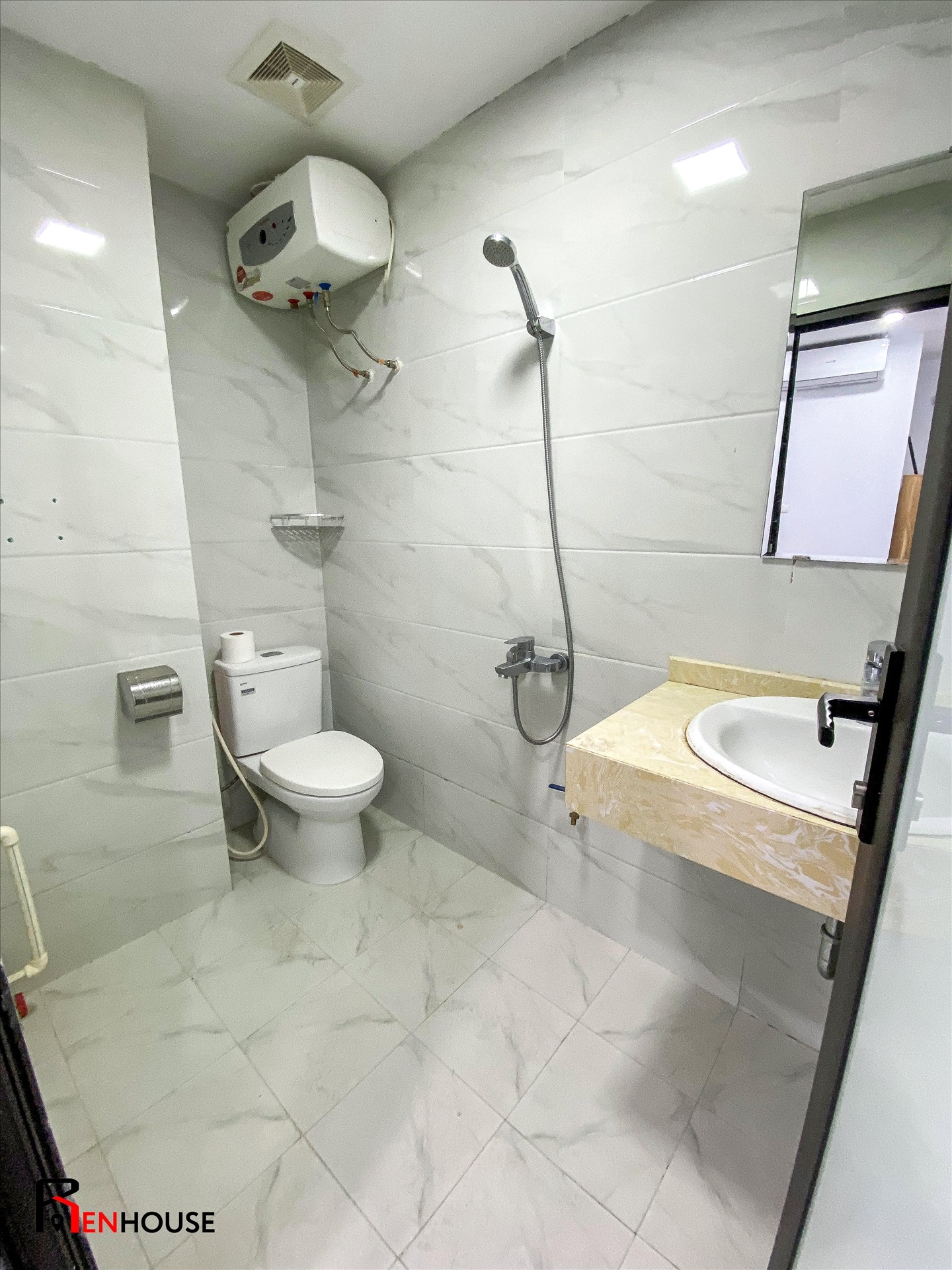 Phòng trọ Studio 24m2 tại RenHouse Đình Thôn - Nam Từ Liêm - Phòng tắm