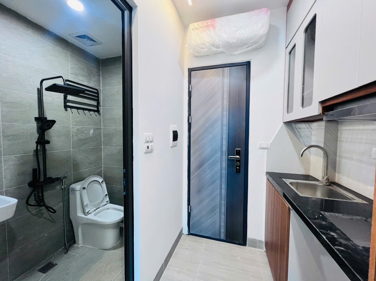 Phòng trọ Studio 28m2 tại FUNHOME Phạm Văn Đồng - Bắc Từ Liêm - Phòng tắm