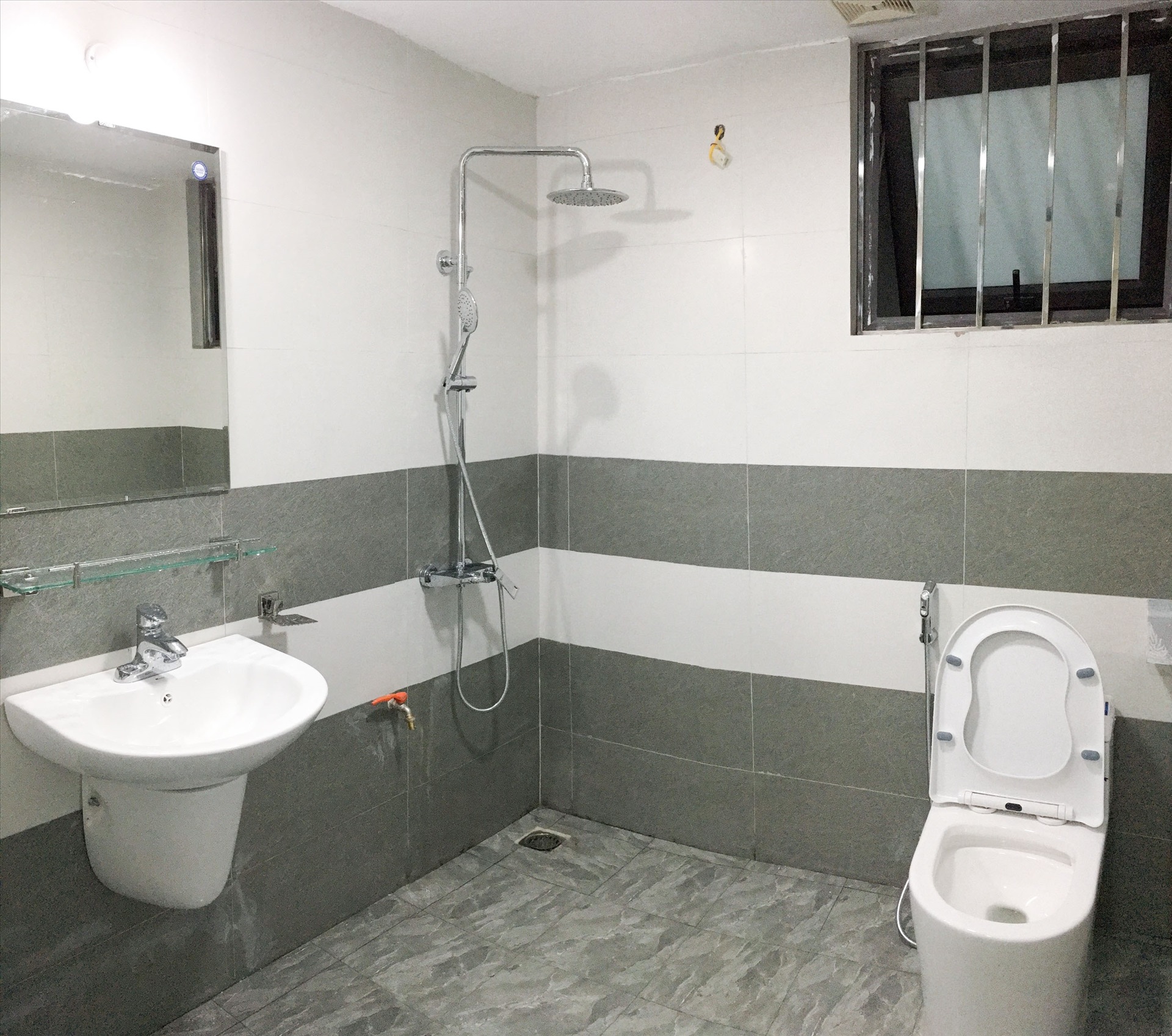 Phòng trọ 2 Phòng ngủ 64m2 tại RenHouse 2 Cầu Giấy - Cầu Giấy - Phòng tắm