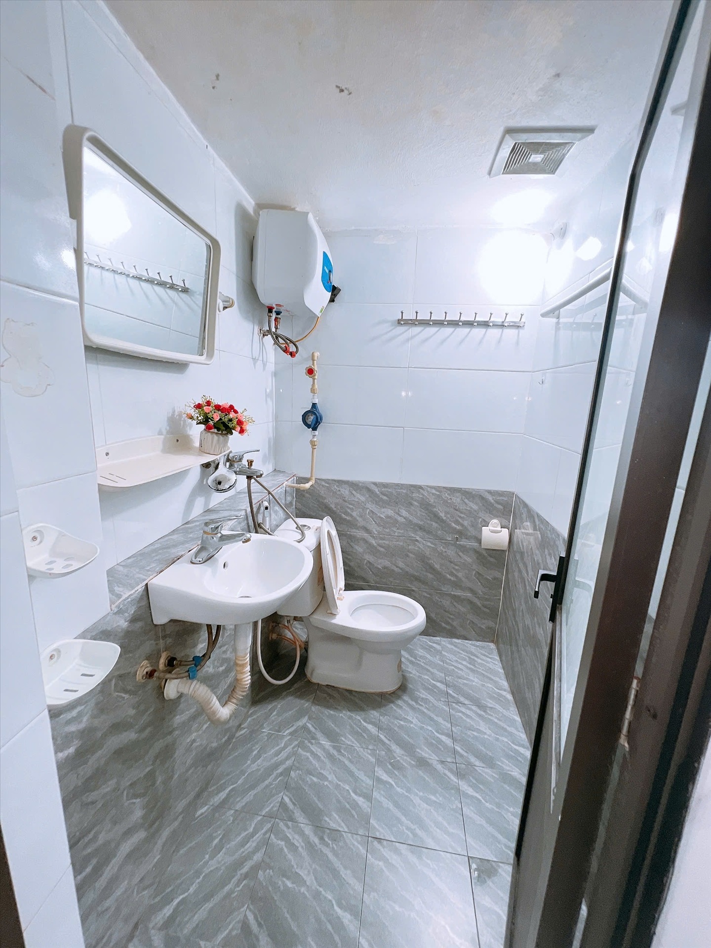 Phòng trọ Studio 24m2 tại Happy Homes 2 Trần Bình - Cầu Giấy - Phòng tắm