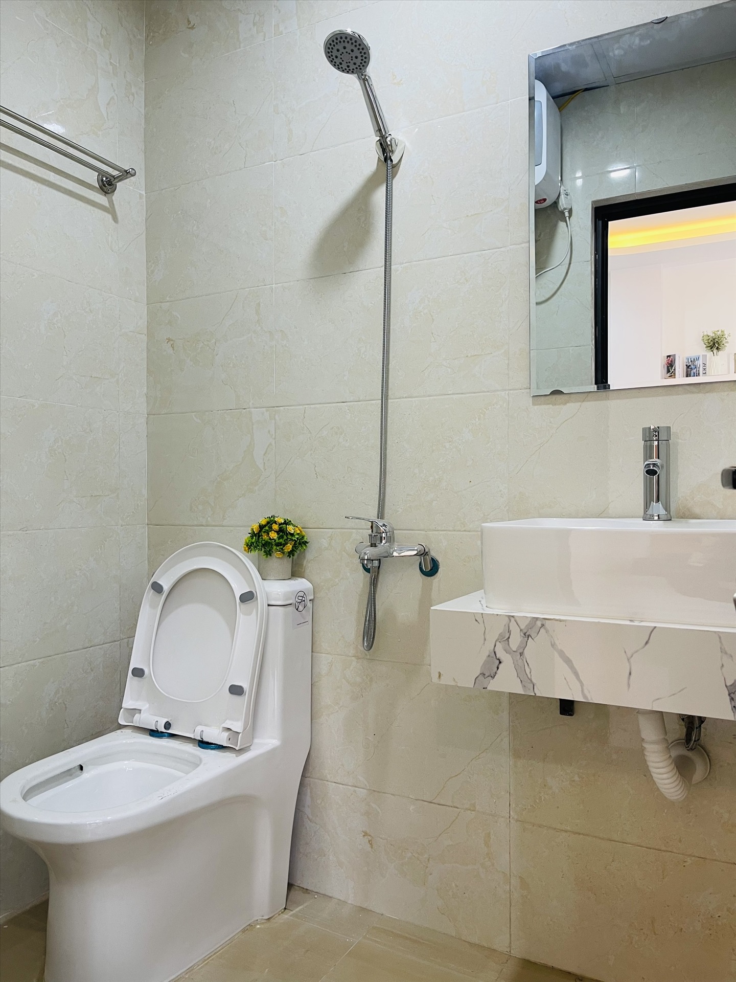 Phòng trọ Studio 19m2 tại Trường Thịnh Home Đường Láng - Đống Đa - Phòng tắm