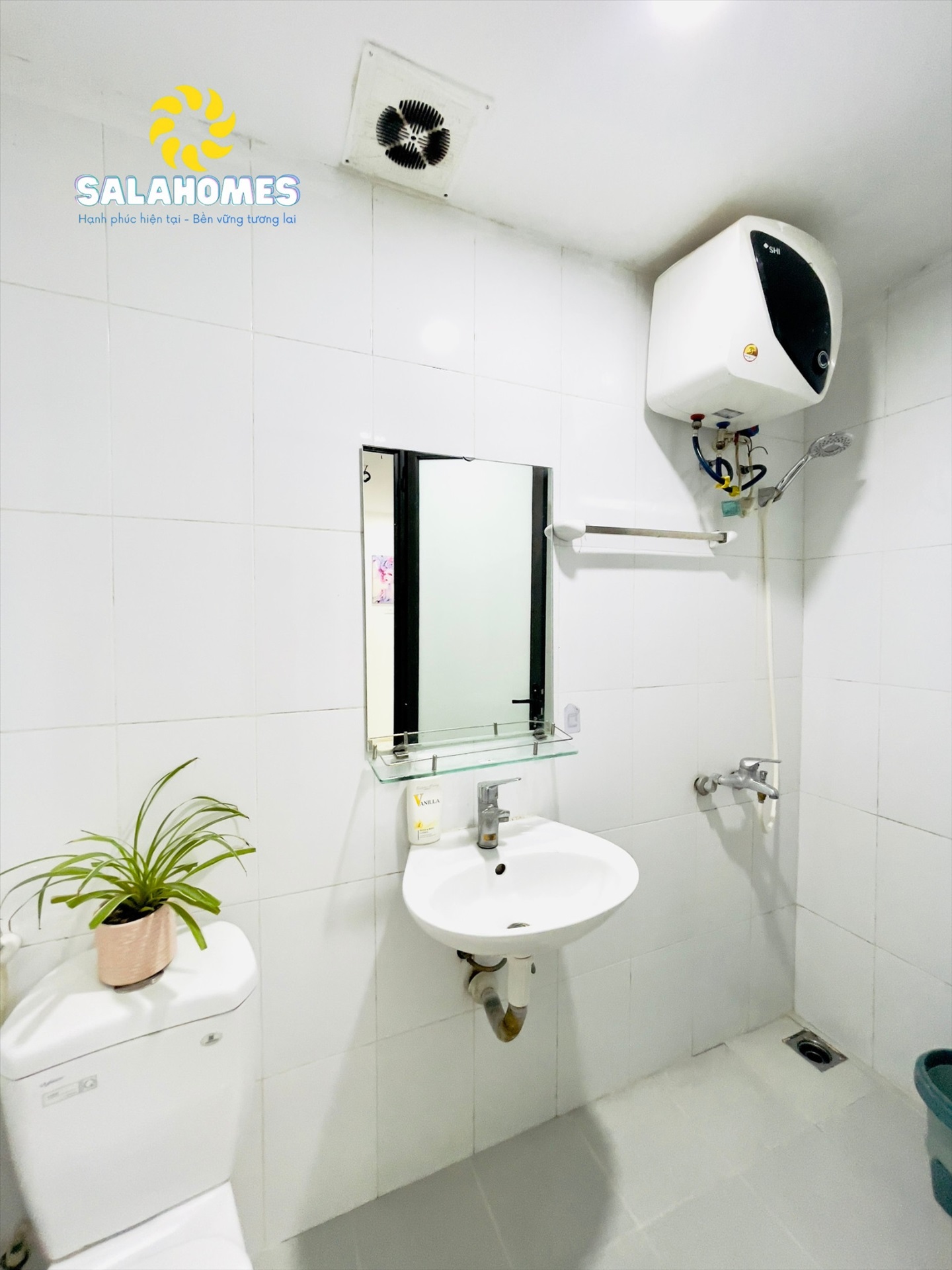 Phòng trọ 2 Phòng ngủ 49m2 tại Salahomes Khương Trung - Thanh Xuân - Phòng tắm