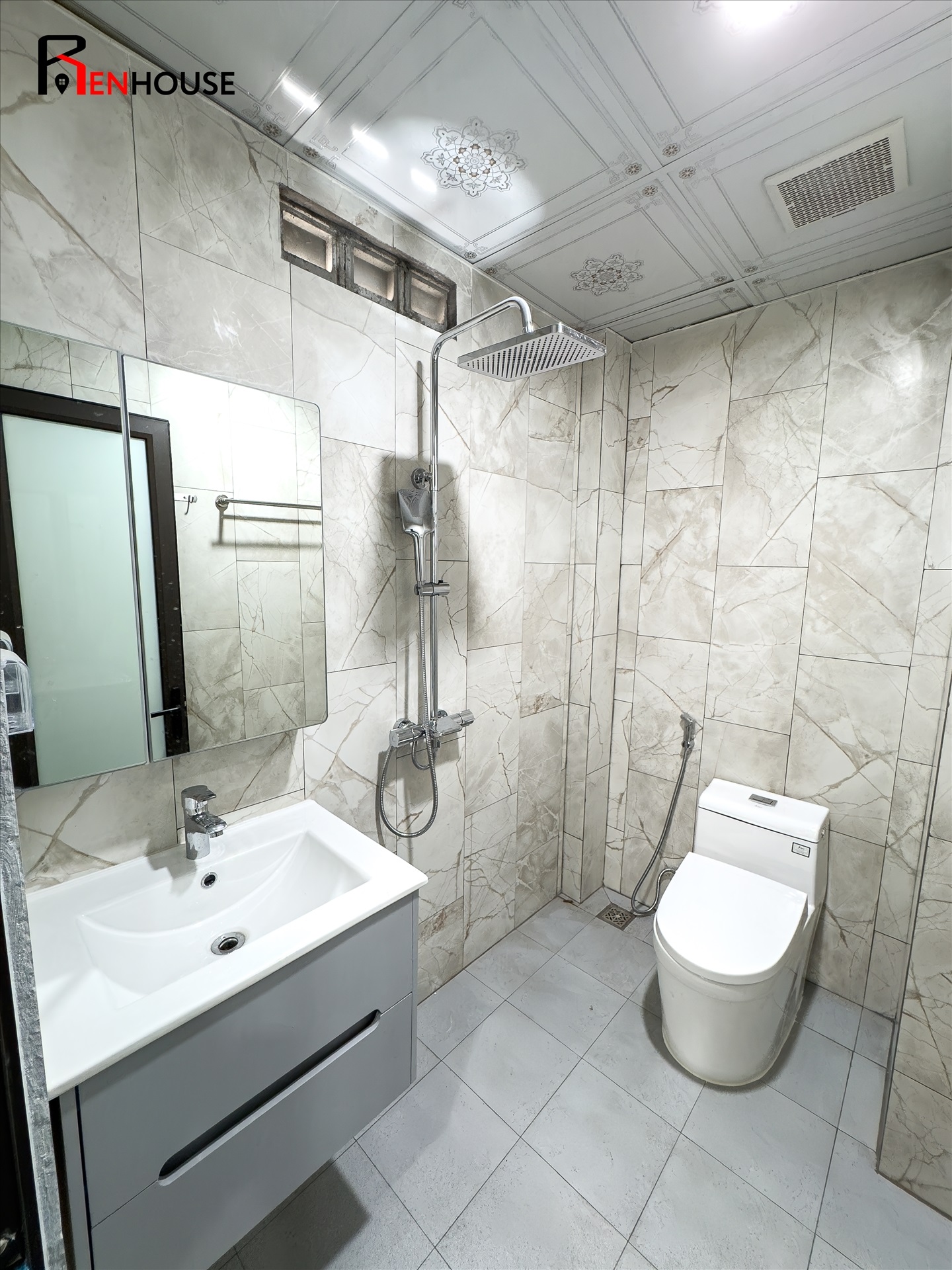 Phòng trọ Duplex 35m2 tại RenHouse An Dương Vương 2 - Tây Hồ - Phòng tắm