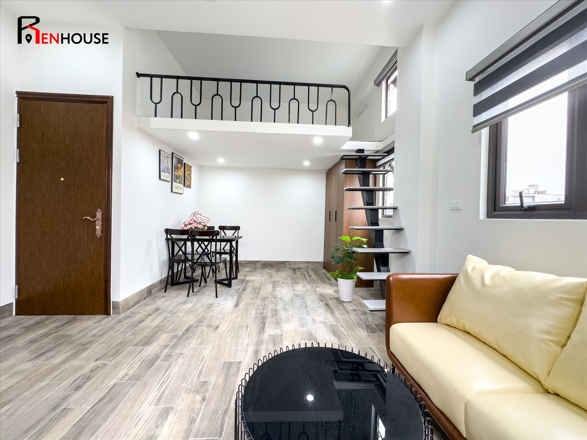 Phòng trọ Duplex 35m2 tại RenHouse An Dương Vương 2 - Tây Hồ - Phòng khách