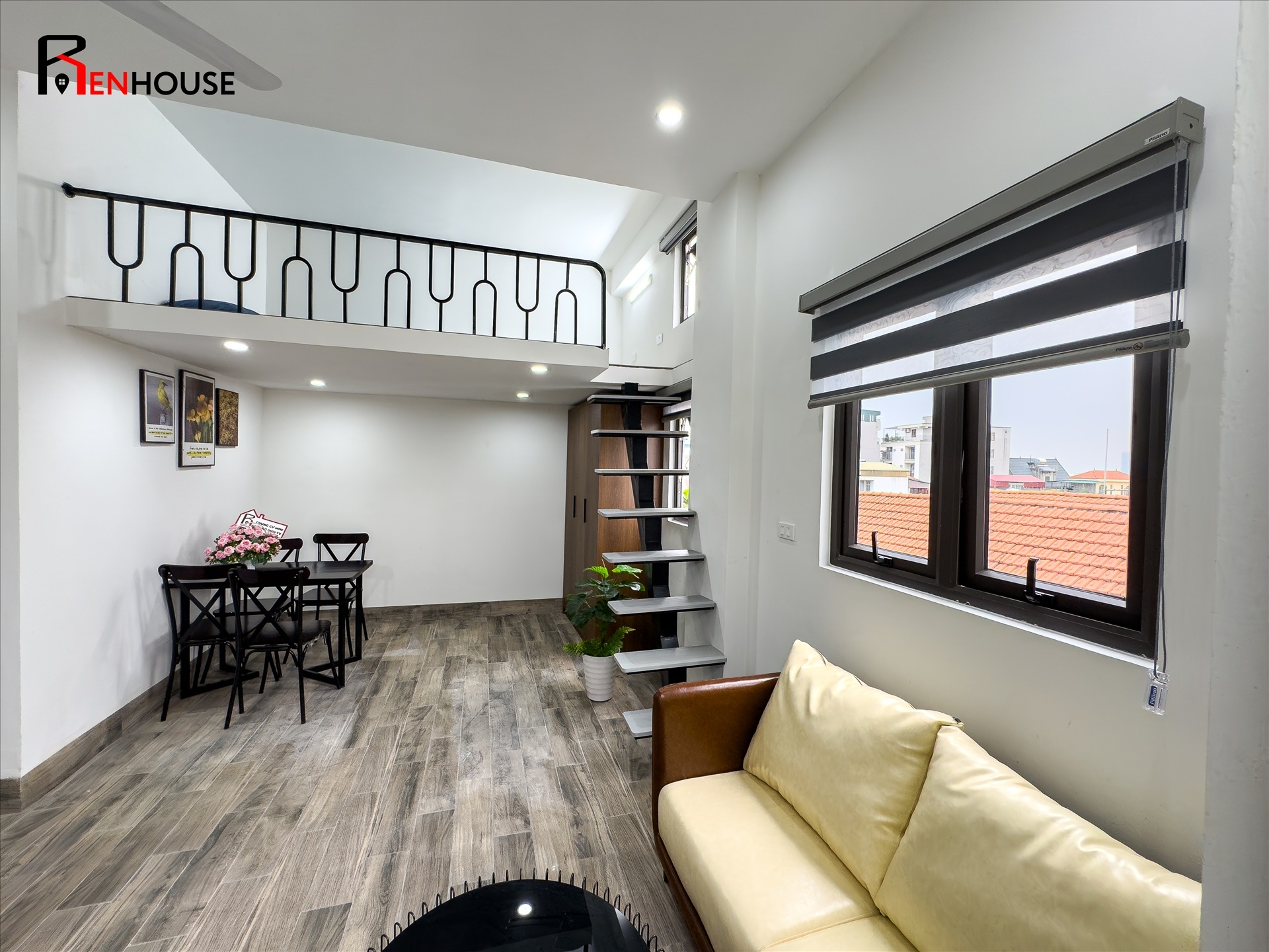Phòng trọ Duplex 35m2 tại RenHouse An Dương Vương 2 - Tây Hồ - Phòng khách