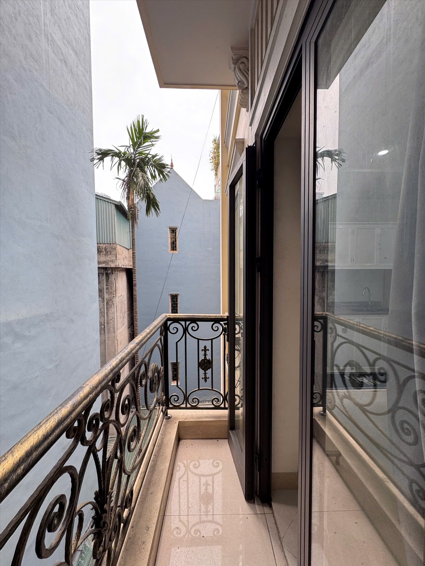 Phòng trọ Studio 40m2 tại VNFI House 1 Mễ Trì Thượng - Nam Từ Liêm - Ban công