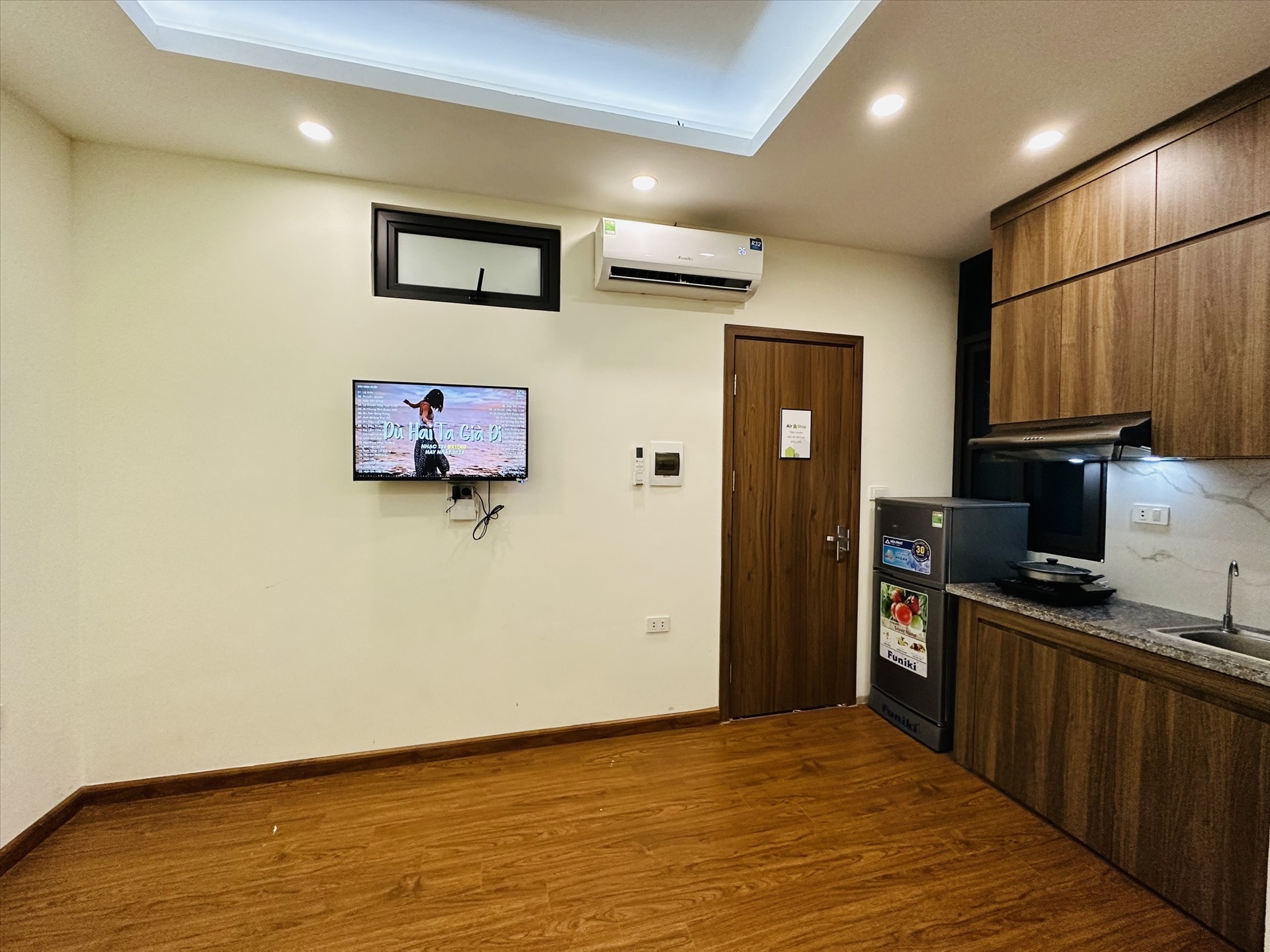 Phòng trọ Studio 20m2 tại NV Home Võ Chí Công - Cầu Giấy - Phòng khách