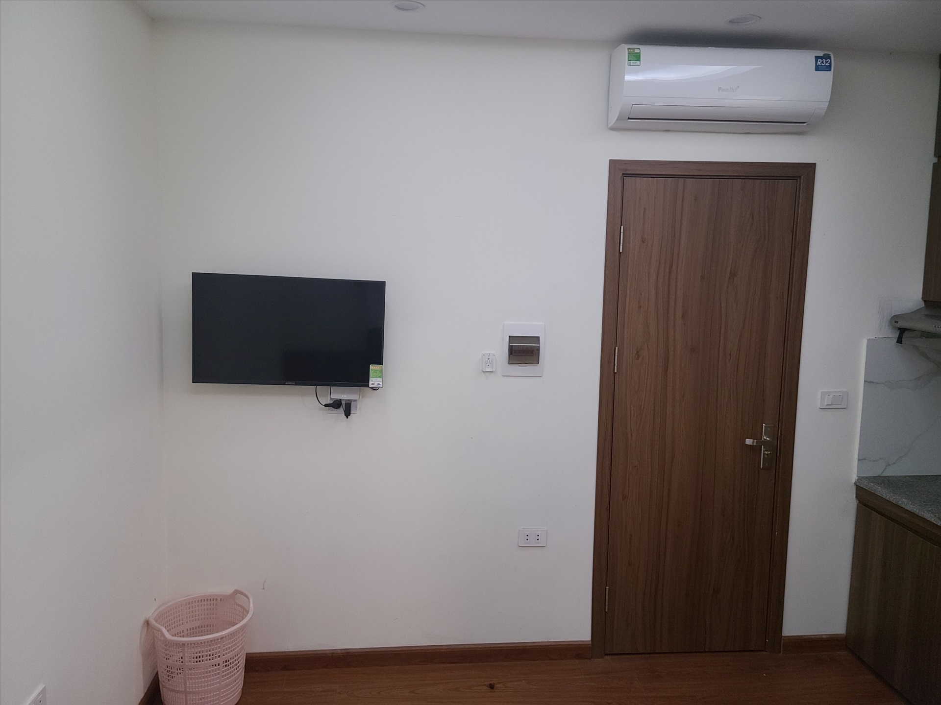Phòng trọ Studio 20m2 tại NV Home Võ Chí Công - Cầu Giấy - Phòng khách