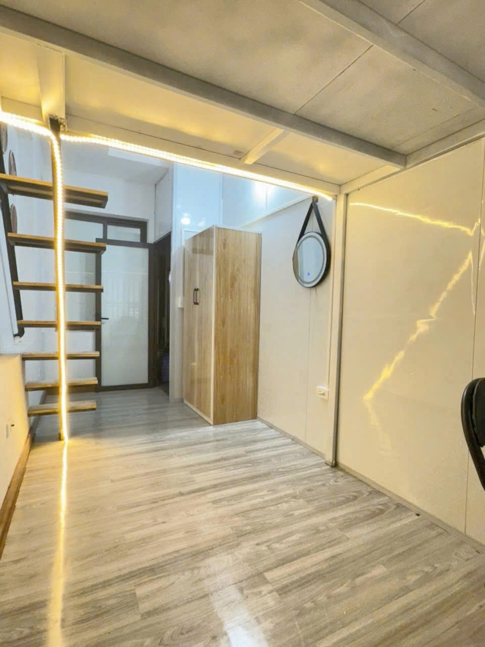 Phòng trọ Duplex 20m2 tại AVHome Đường Láng - Đống Đa - Phòng khách