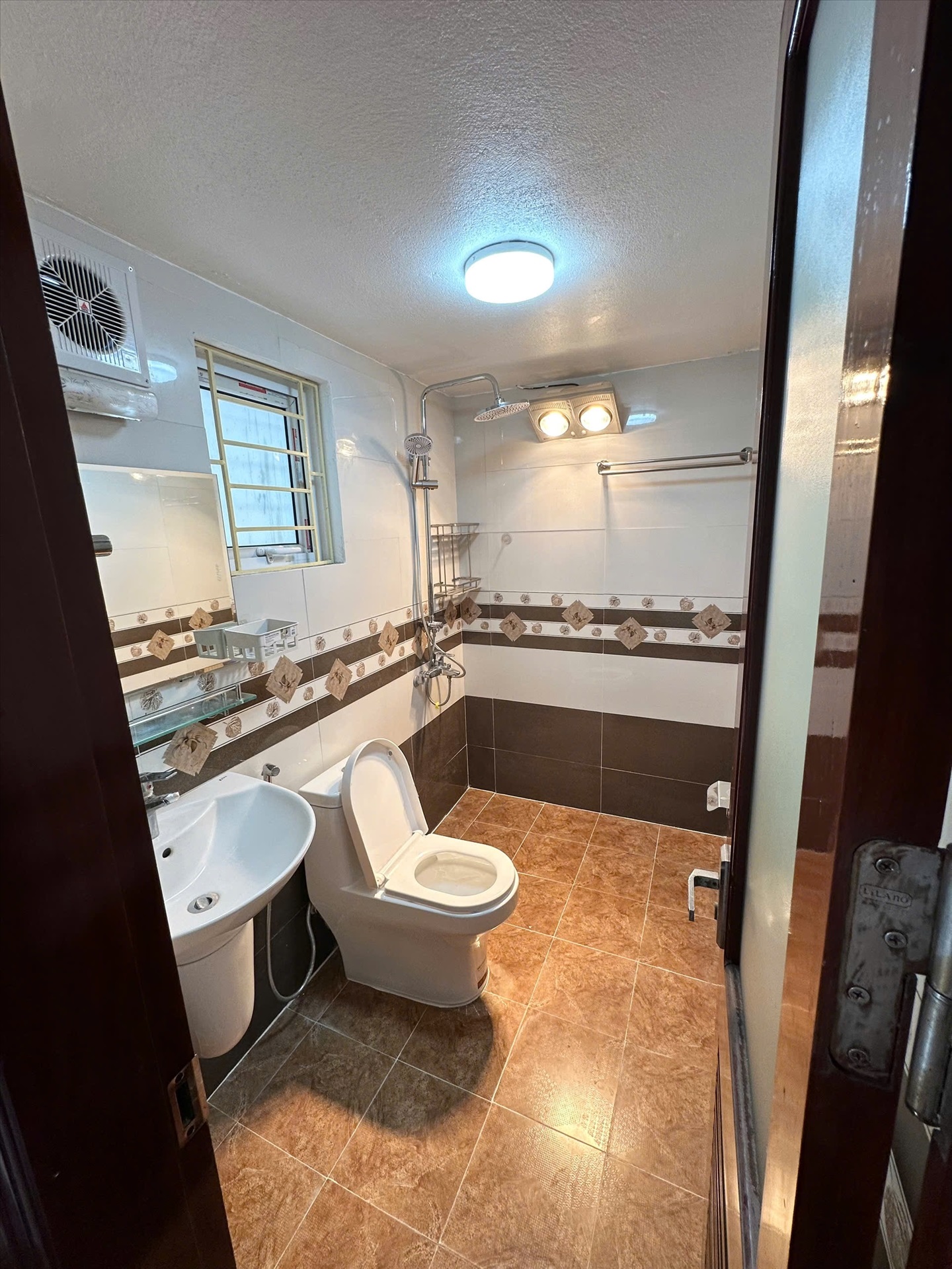 Phòng trọ Studio 30m2 tại GENZ Home Đội Cấn - Ba Đình - Phòng tắm
