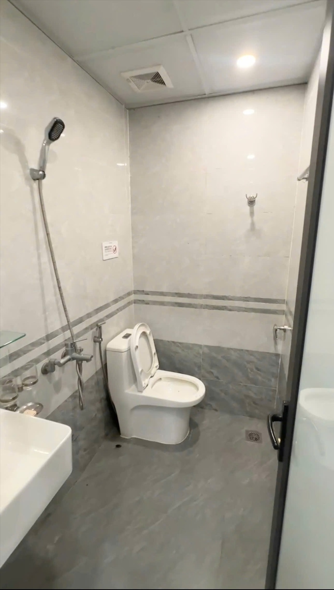 Phòng trọ Studio 20m2 tại GENZ Home Xuân Phương - Nam Từ Liêm - Phòng tắm