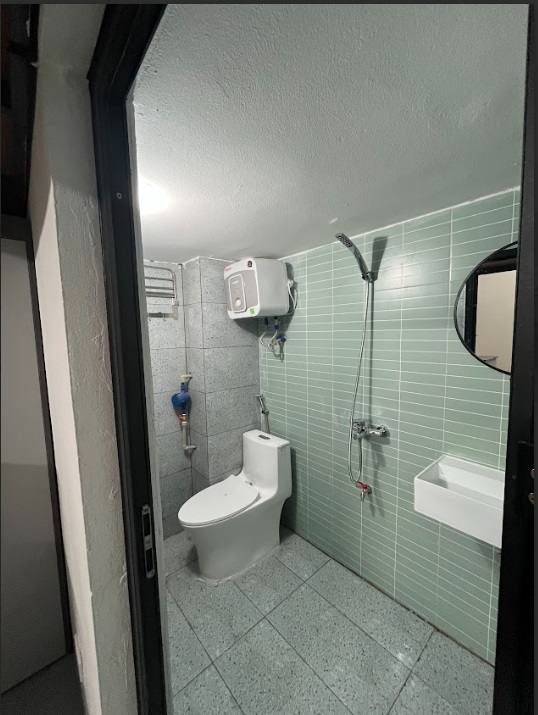 Phòng trọ Studio 30m2 tại AN House Nguyễn Khánh Toàn - Cầu Giấy - Phòng tắm