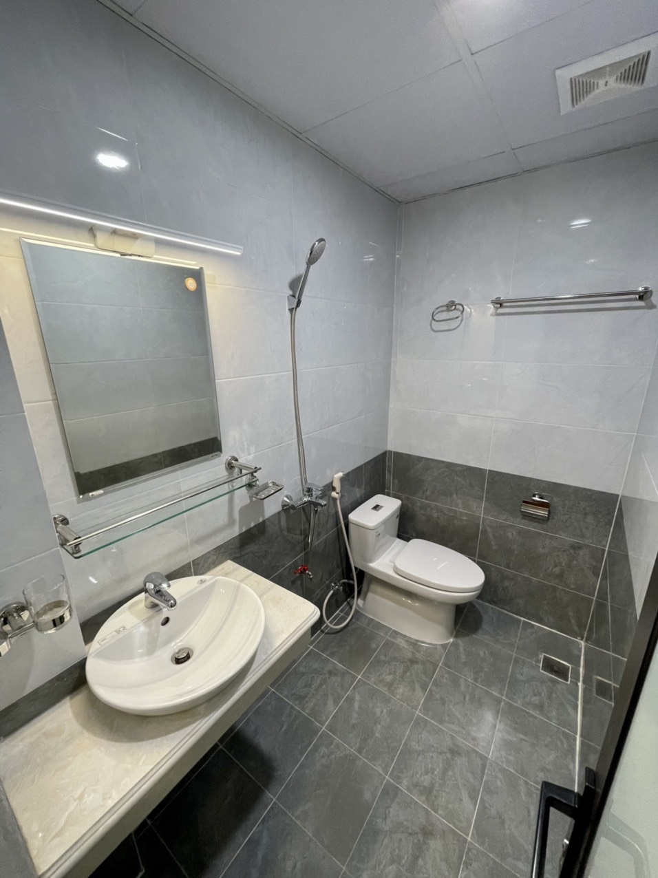 Phòng trọ Studio 40m2 tại Airstay Vũ Ngọc Phan - Đống Đa - Phòng tắm