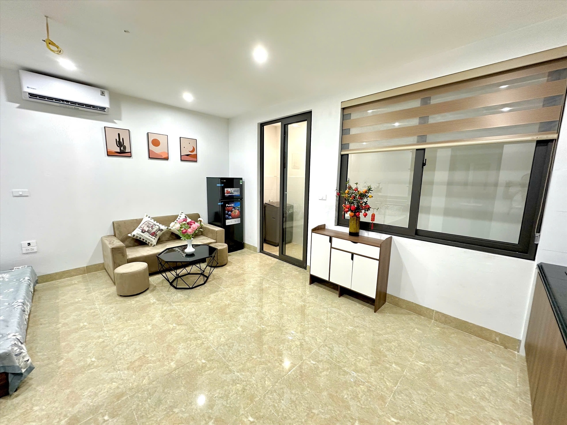 Phòng trọ Studio 35m2 tại TT House Nguyễn Khang - Cầu Giấy - Phòng khách