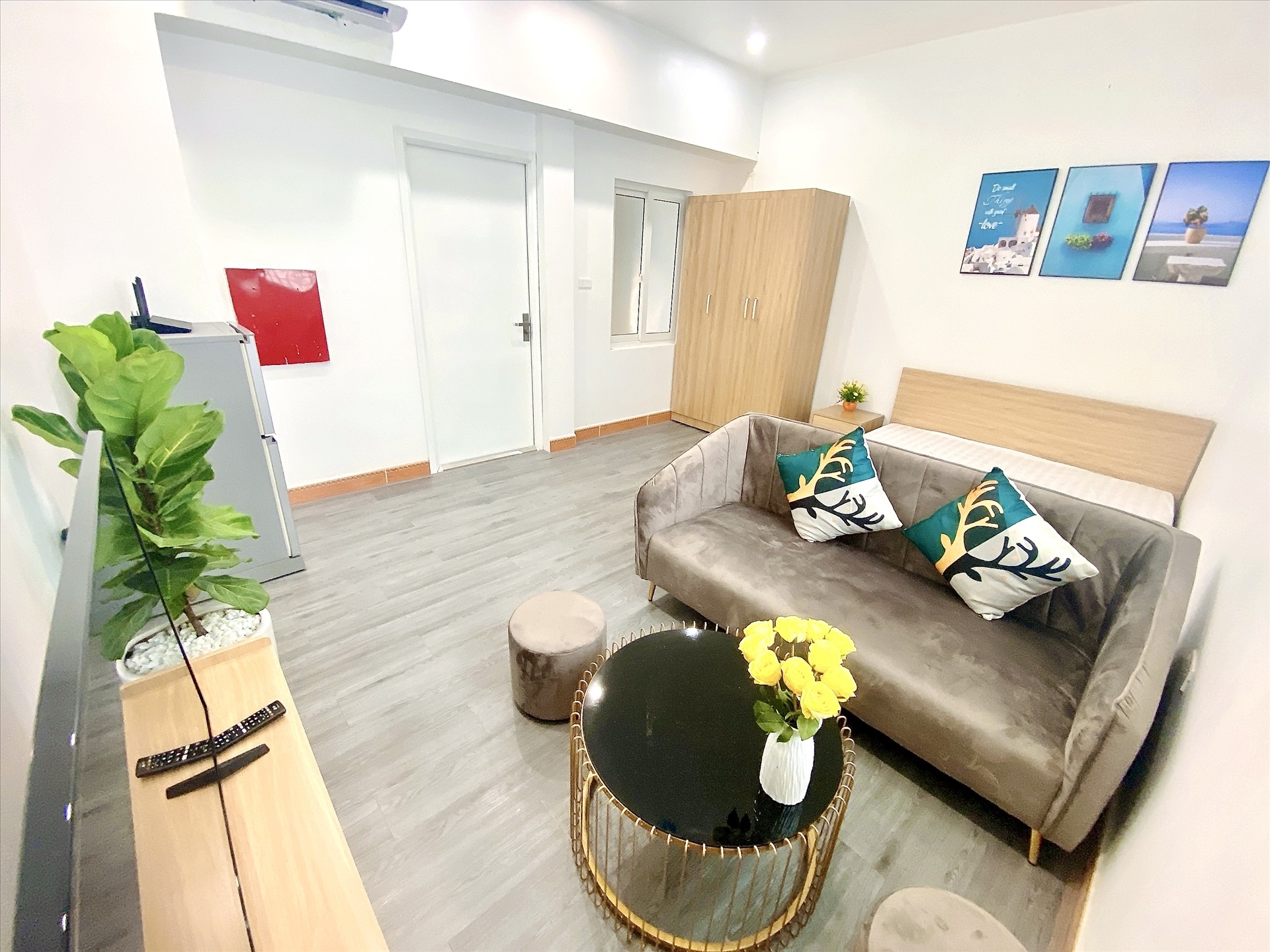 Phòng trọ Studio 24m2 tại Blue Homes Linh Lang - Ba Đình - Phòng khách