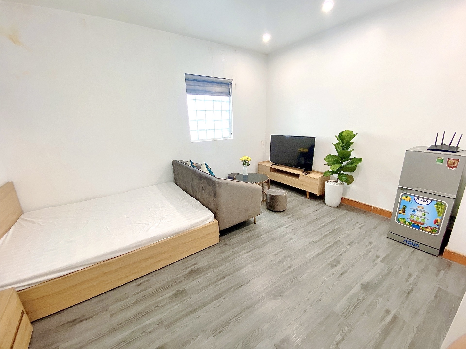 Phòng trọ Studio 24m2 tại Blue Homes Linh Lang - Ba Đình - Phòng khách