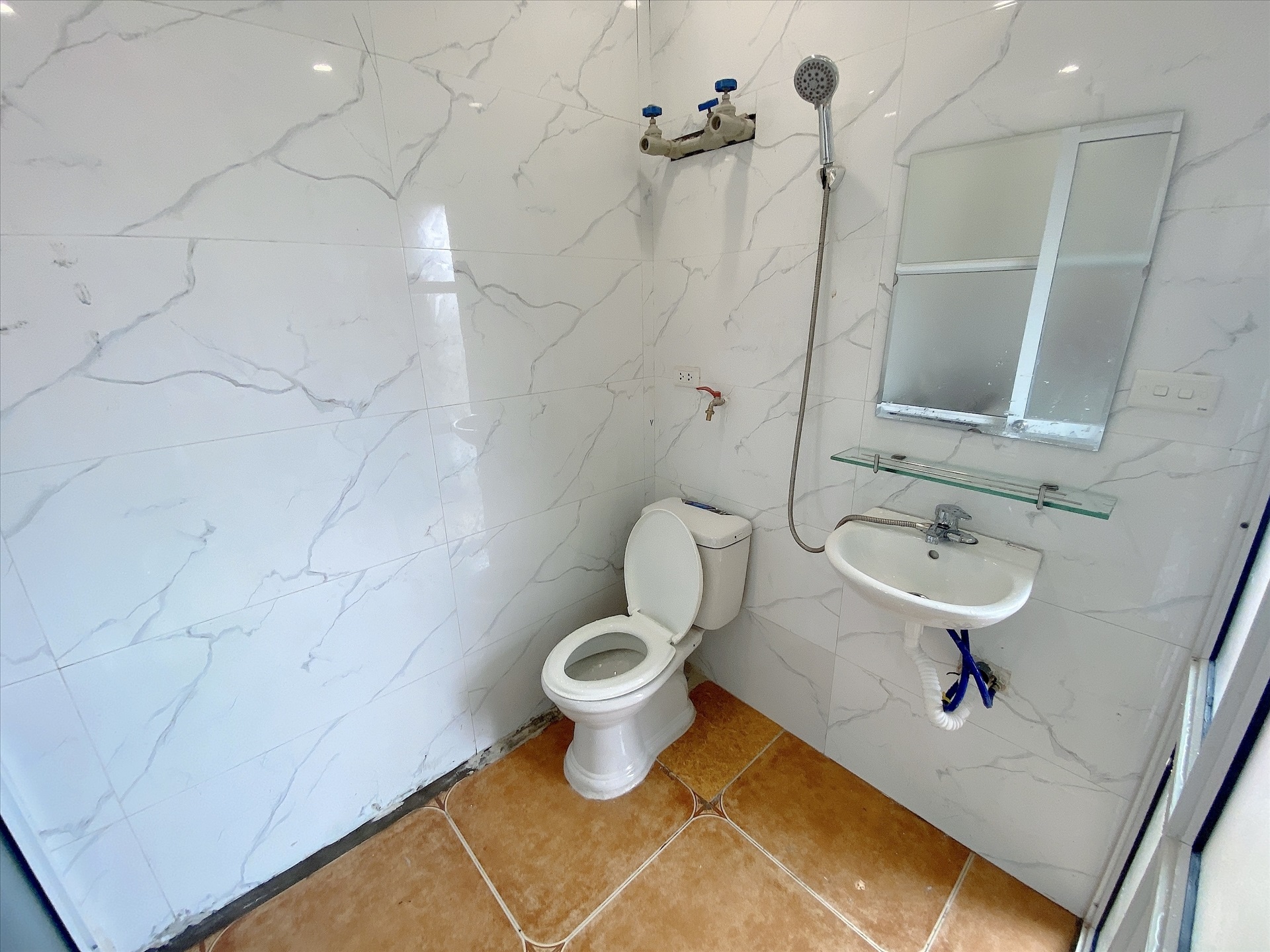 Phòng trọ Studio 24m2 tại Blue Homes Linh Lang - Ba Đình - Phòng tắm