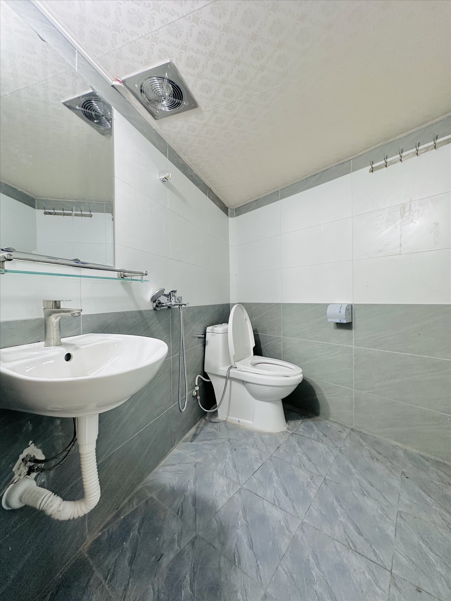Phòng trọ Duplex 25m2 tại CT House Trần Quốc Vượng - Cầu Giấy - Phòng tắm