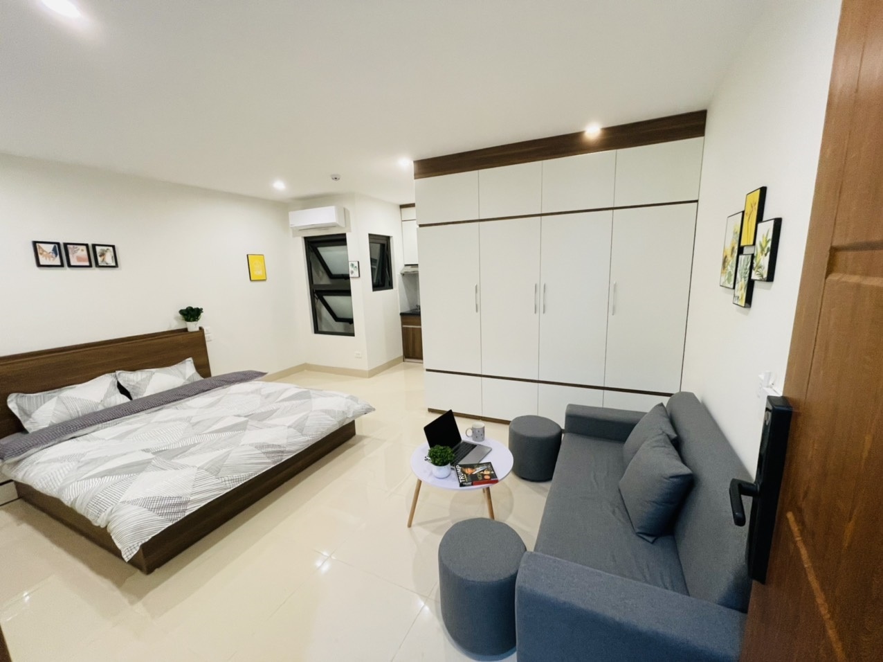 Phòng trọ Studio 25m2 tại Airstay Vũ Ngọc Phan - Đống Đa - Phòng khách