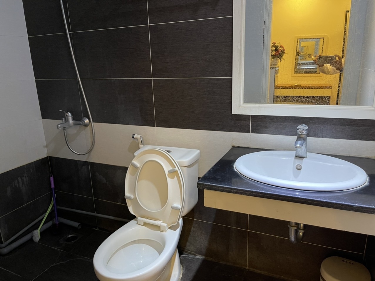 Phòng trọ Studio 25m2 tại Sunny Apartment Trần Duy Hưng - Cầu Giấy - Phòng tắm