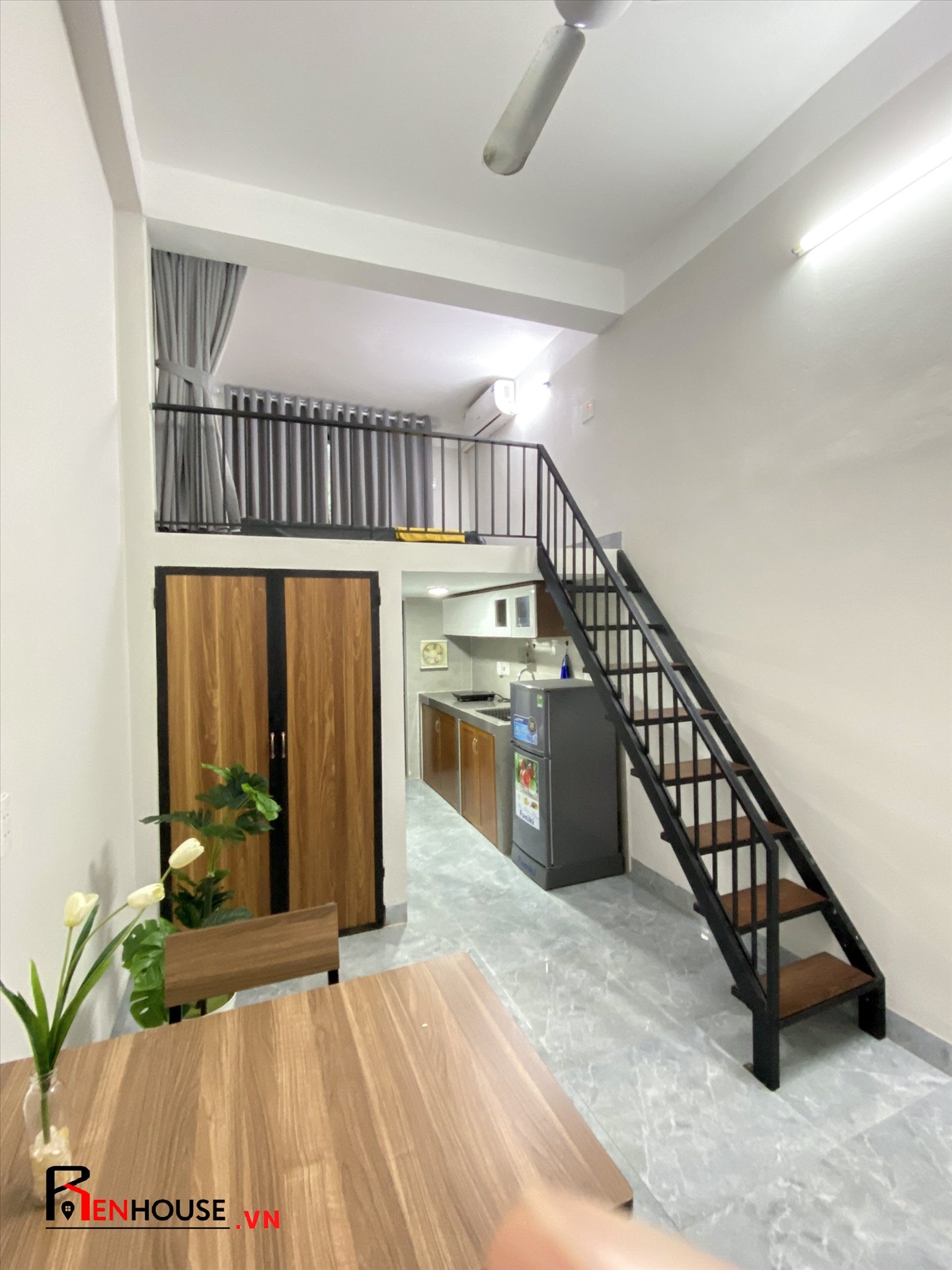Phòng trọ Duplex 30m2 tại RenHouse 3 Trần Thái Tông - Cầu Giấy - Phòng khách