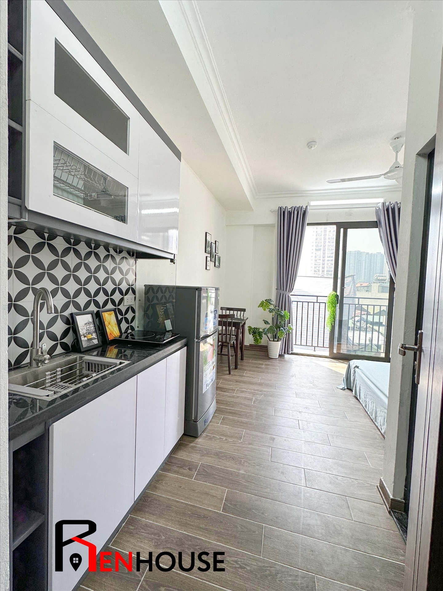 Phòng trọ Studio 28m2 tại RenHouse Hồ Tùng Mậu - Cầu Giấy - Phòng bếp