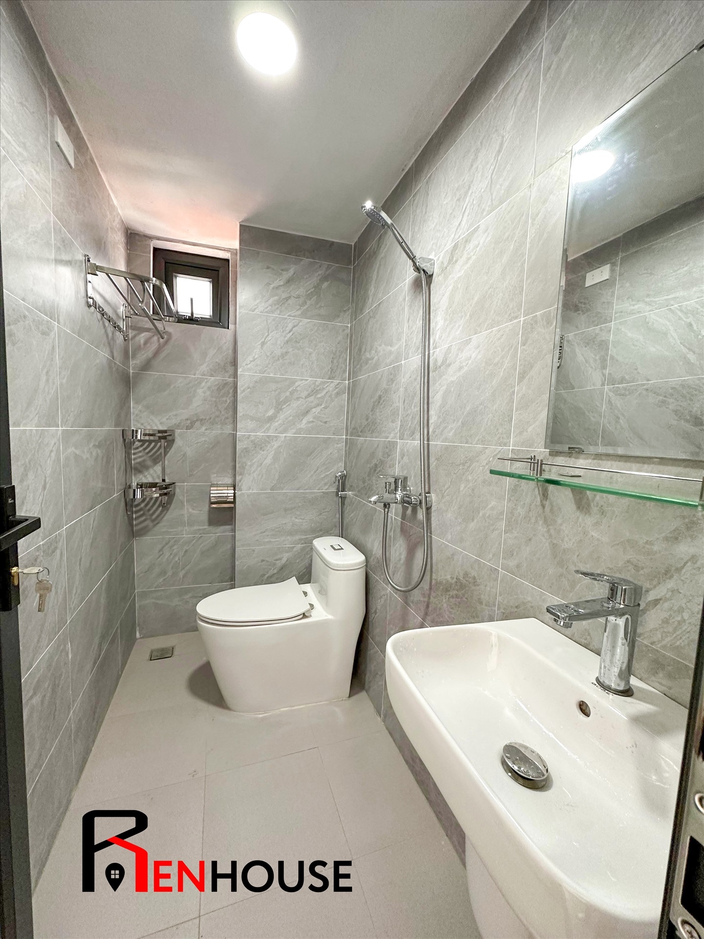 Phòng trọ Studio 28m2 tại RenHouse Hồ Tùng Mậu - Cầu Giấy - Phòng tắm