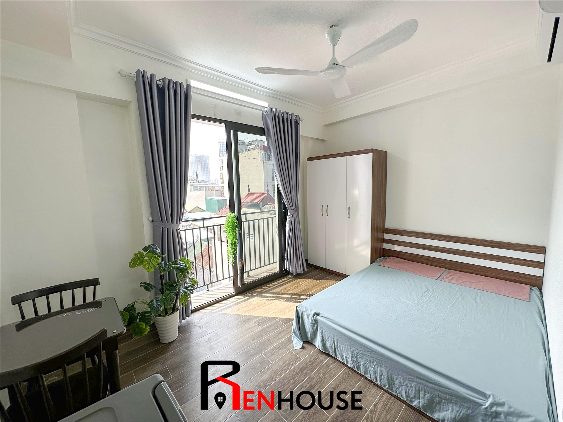 Phòng trọ Studio 28m2 tại RenHouse Hồ Tùng Mậu - Cầu Giấy - Phòng ngủ