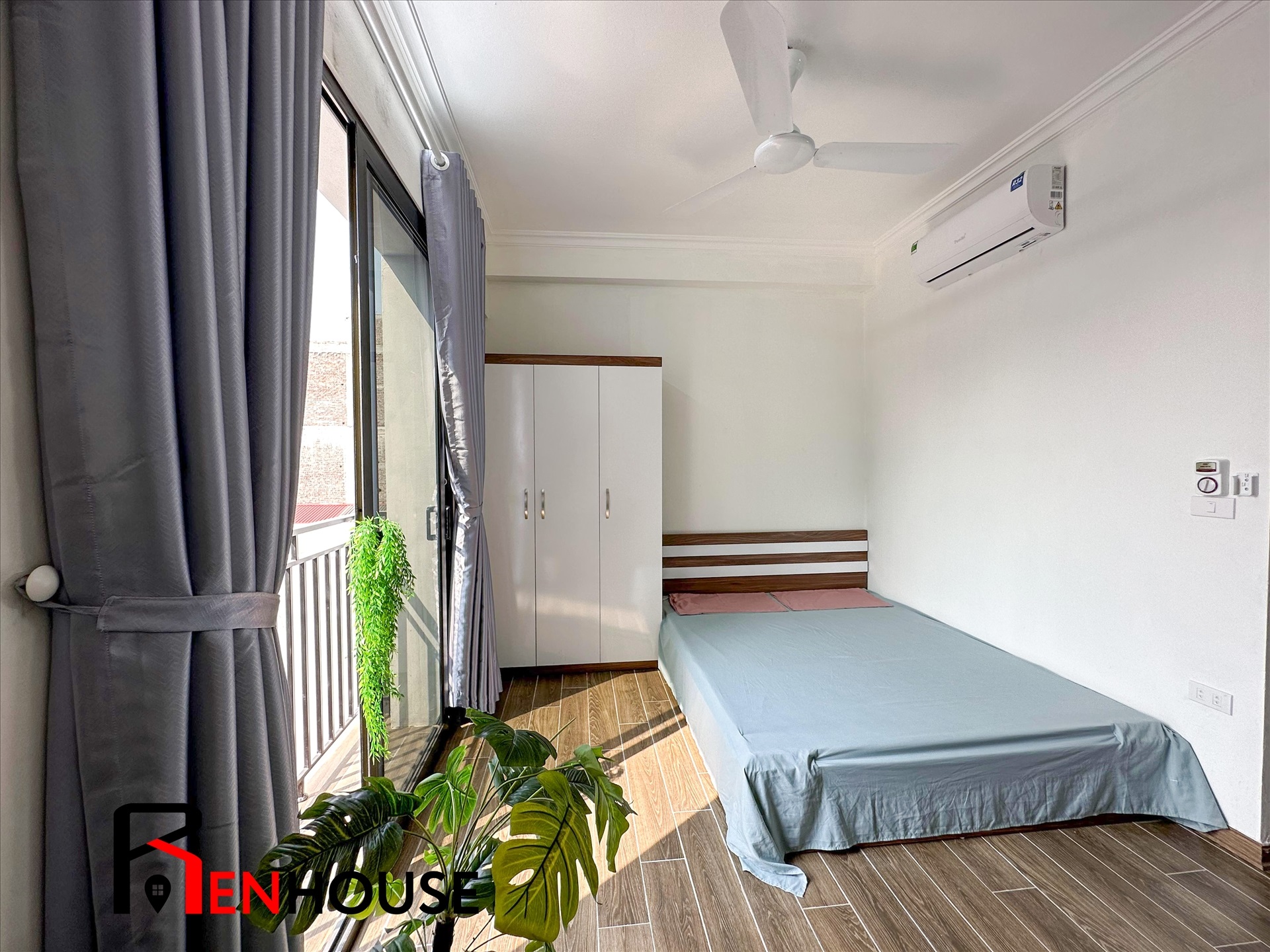 Phòng trọ Studio 28m2 tại RenHouse Hồ Tùng Mậu - Cầu Giấy - Phòng ngủ