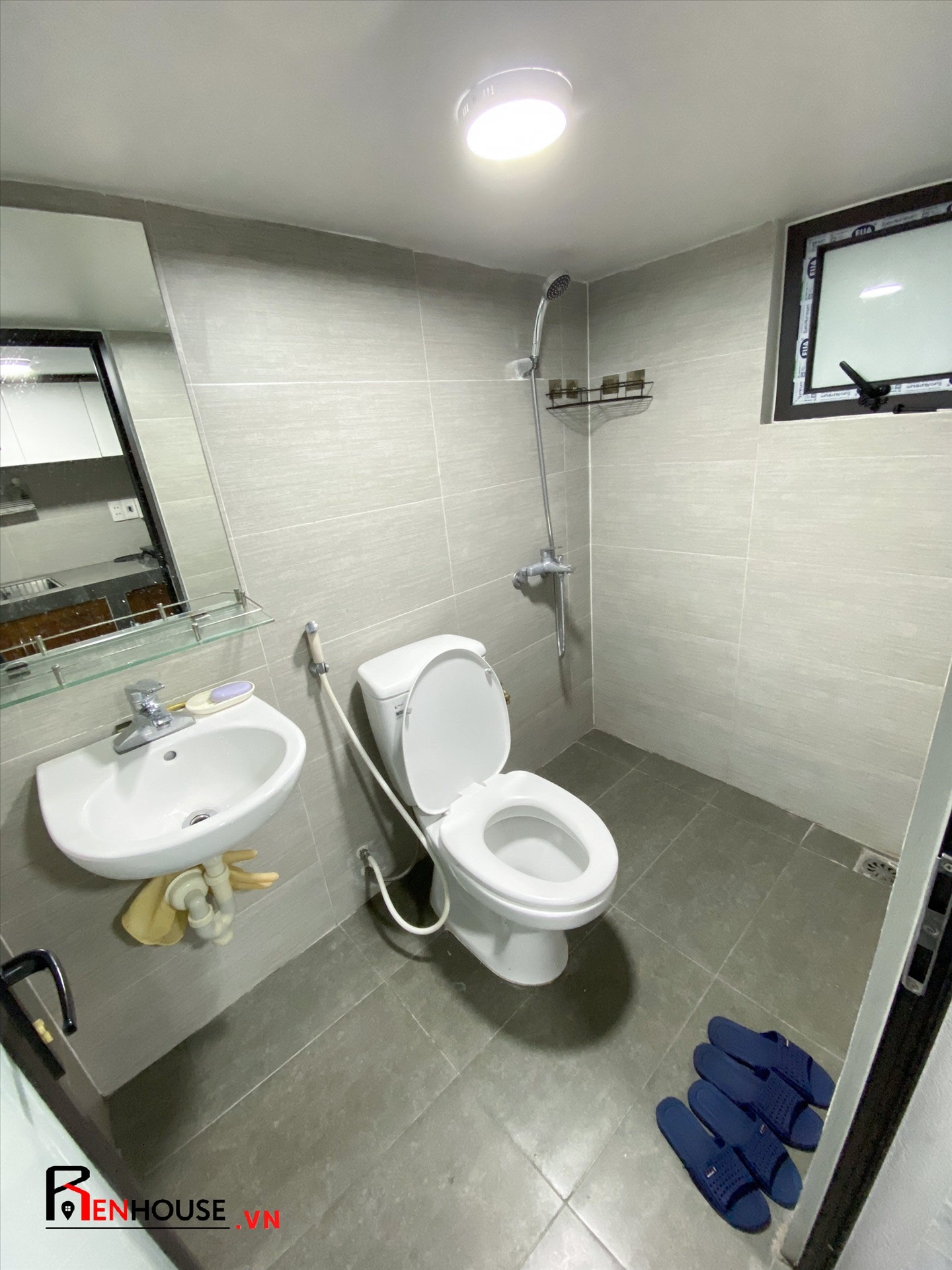 Phòng trọ Duplex 30m2 tại RenHouse 3 Trần Thái Tông - Cầu Giấy - Phòng tắm
