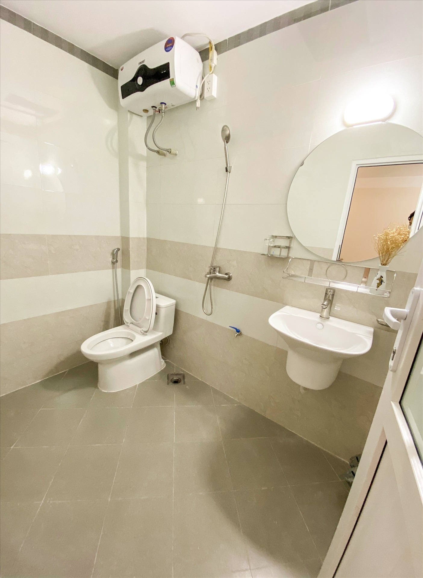 Phòng trọ 1 Phòng ngủ 32m2 tại RenHouse Mai Dịch - Cầu Giấy - Phòng tắm