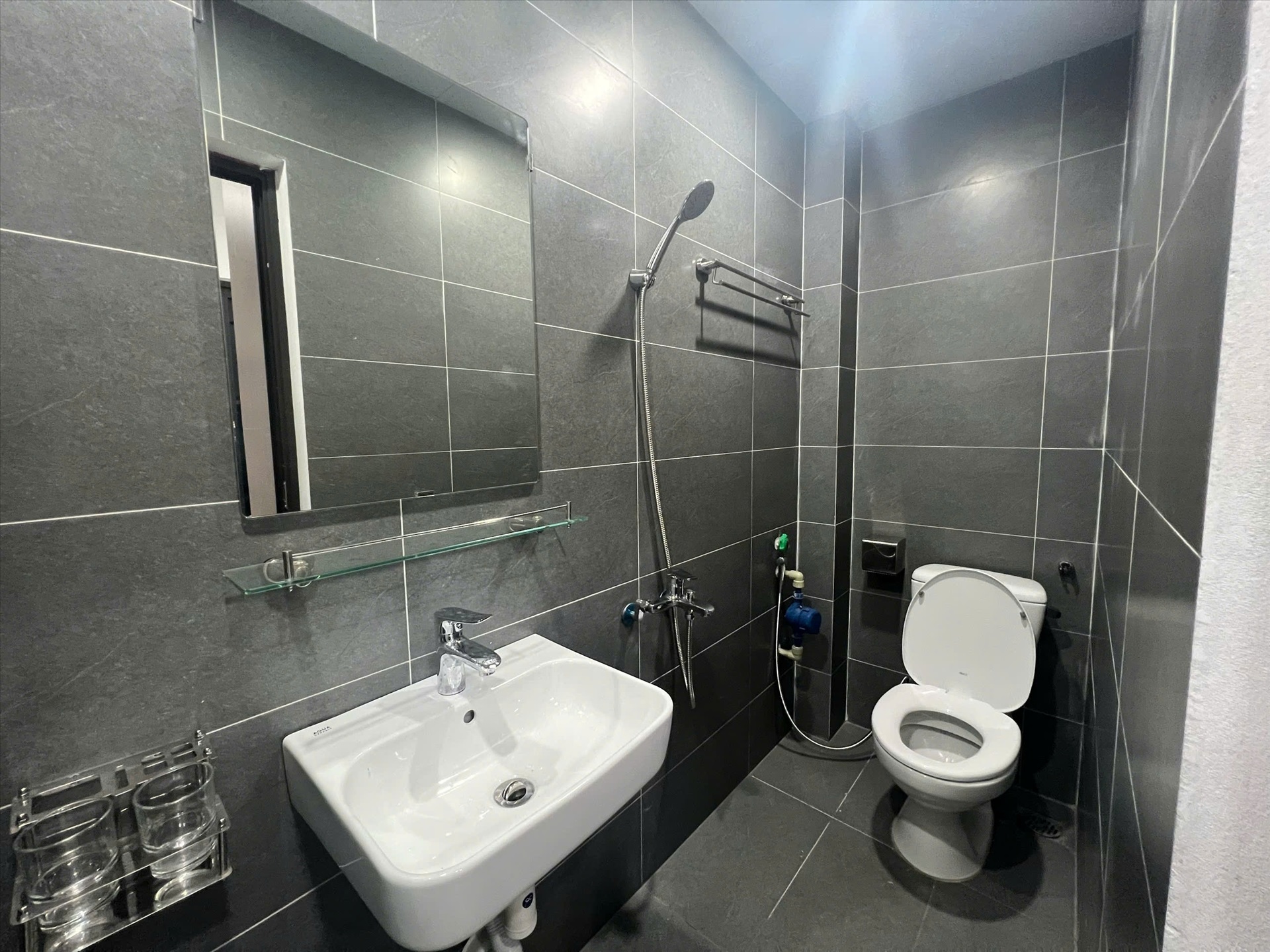 Phòng trọ Studio 25m2 tại NV Home Hào Nam - Đống Đa - Phòng tắm