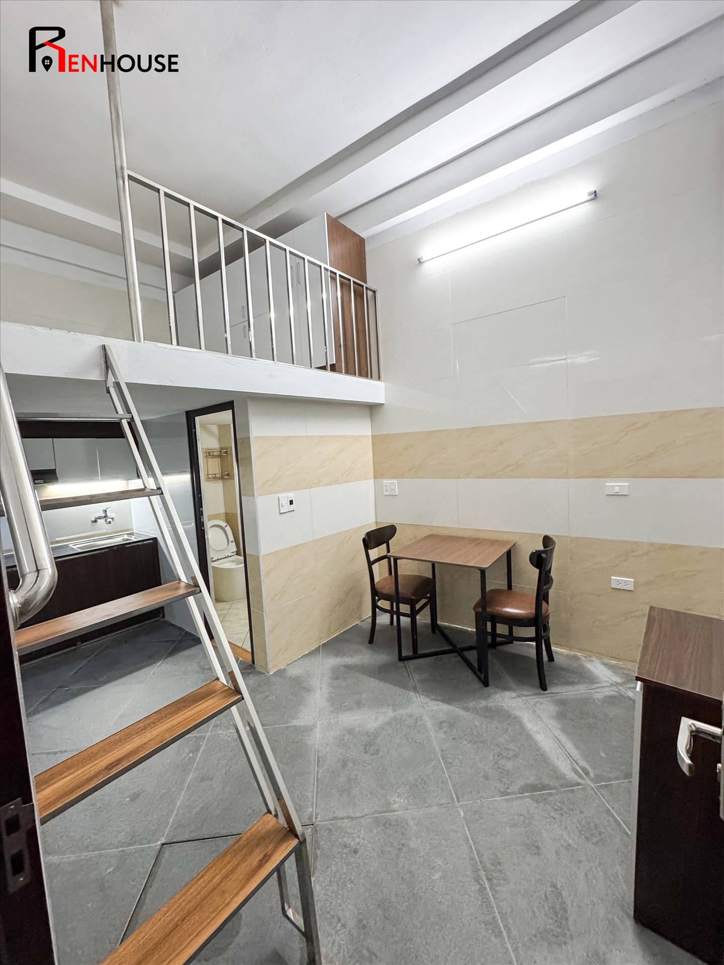 Phòng trọ Duplex 23m2 tại RenHouse 1 Phú Kiều - Bắc Từ Liêm - Phòng khách