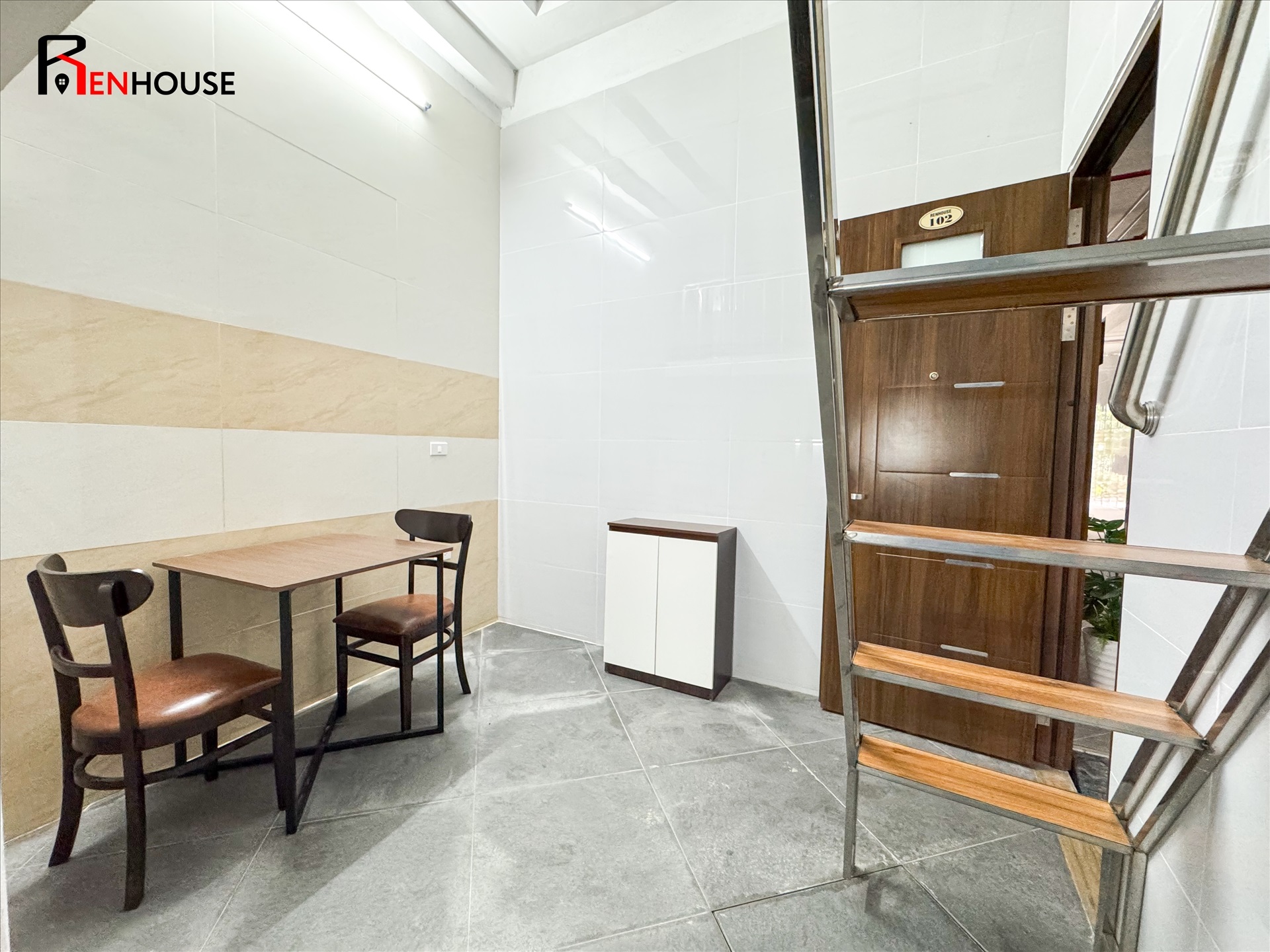 Phòng trọ Duplex 23m2 tại RenHouse 1 Phú Kiều - Bắc Từ Liêm - Phòng khách