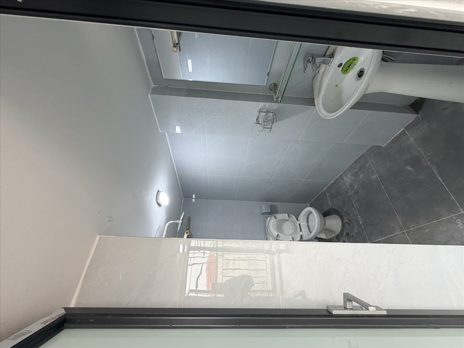 Phòng trọ Duplex 30m2 tại VNFI House Tây Mỗ - Nam Từ Liêm - Phòng tắm