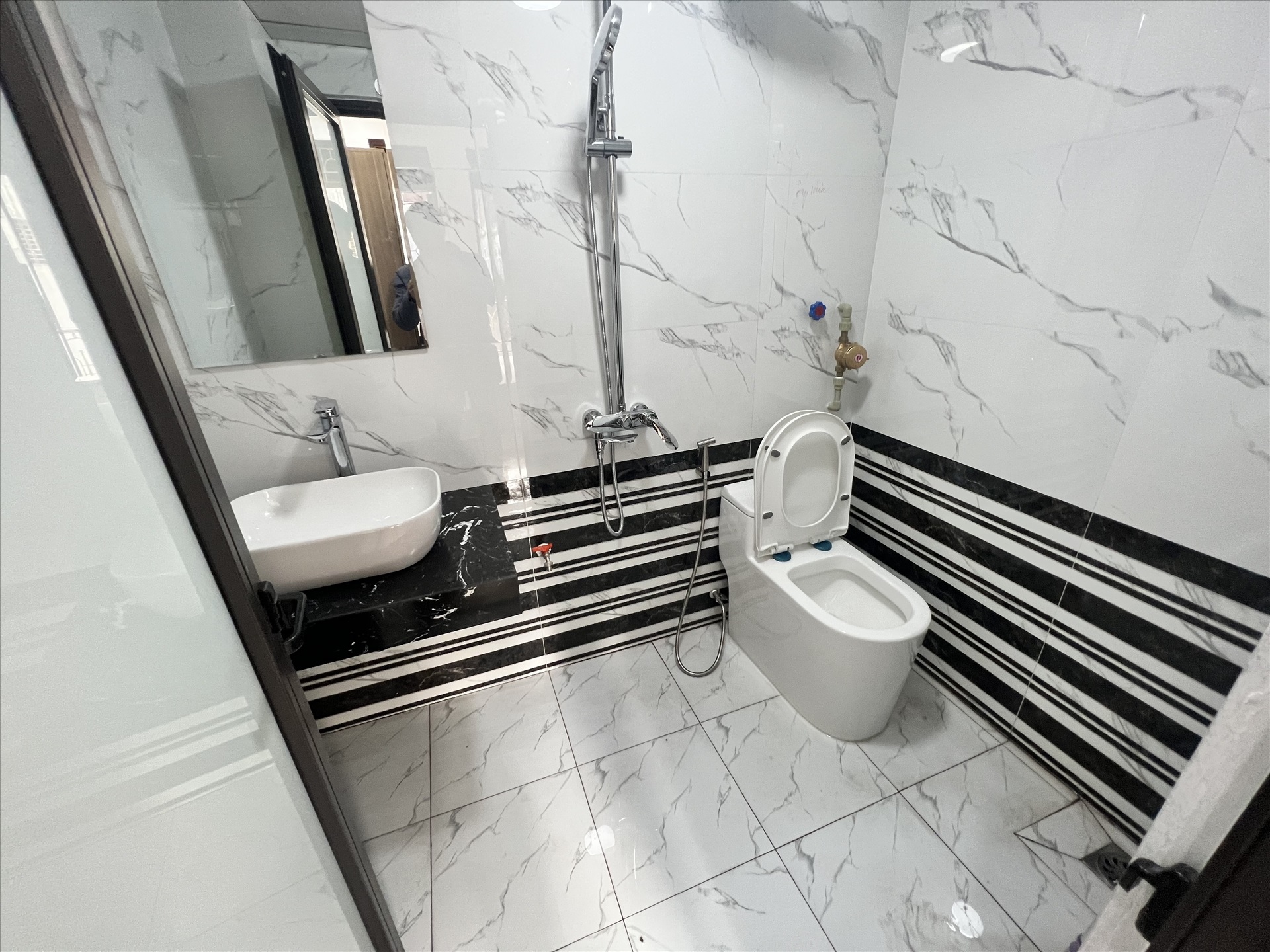 Phòng trọ Studio 30m2 tại AT Home Nguyễn Ngọc Vũ - Cầu Giấy - Phòng tắm