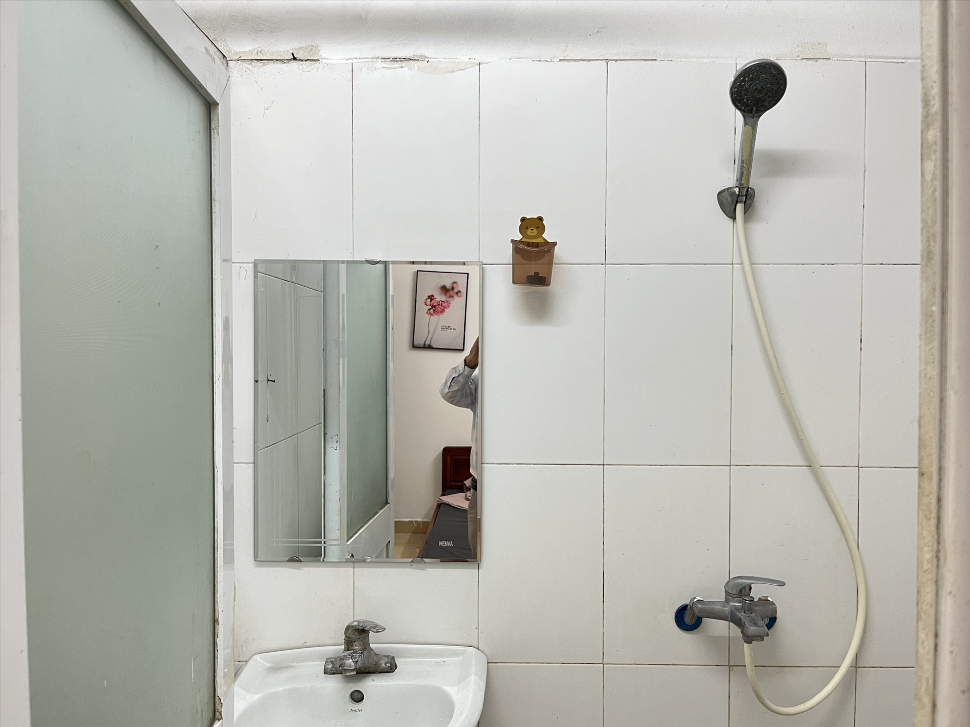 Phòng trọ Studio 28m2 tại HappyHomes Trần Thái Tông - Cầu Giấy - Phòng tắm