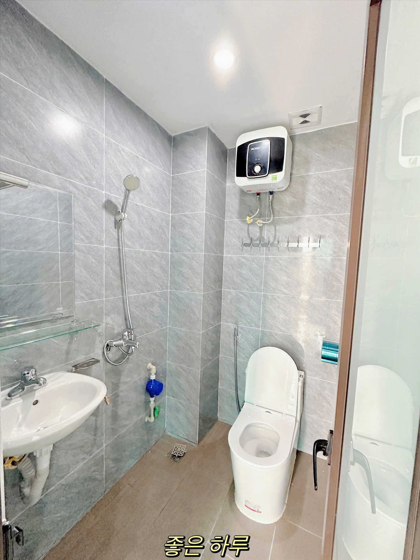 Phòng trọ Studio 25m2 tại Happyhomes Khương Trung - Thanh Xuân - Phòng tắm