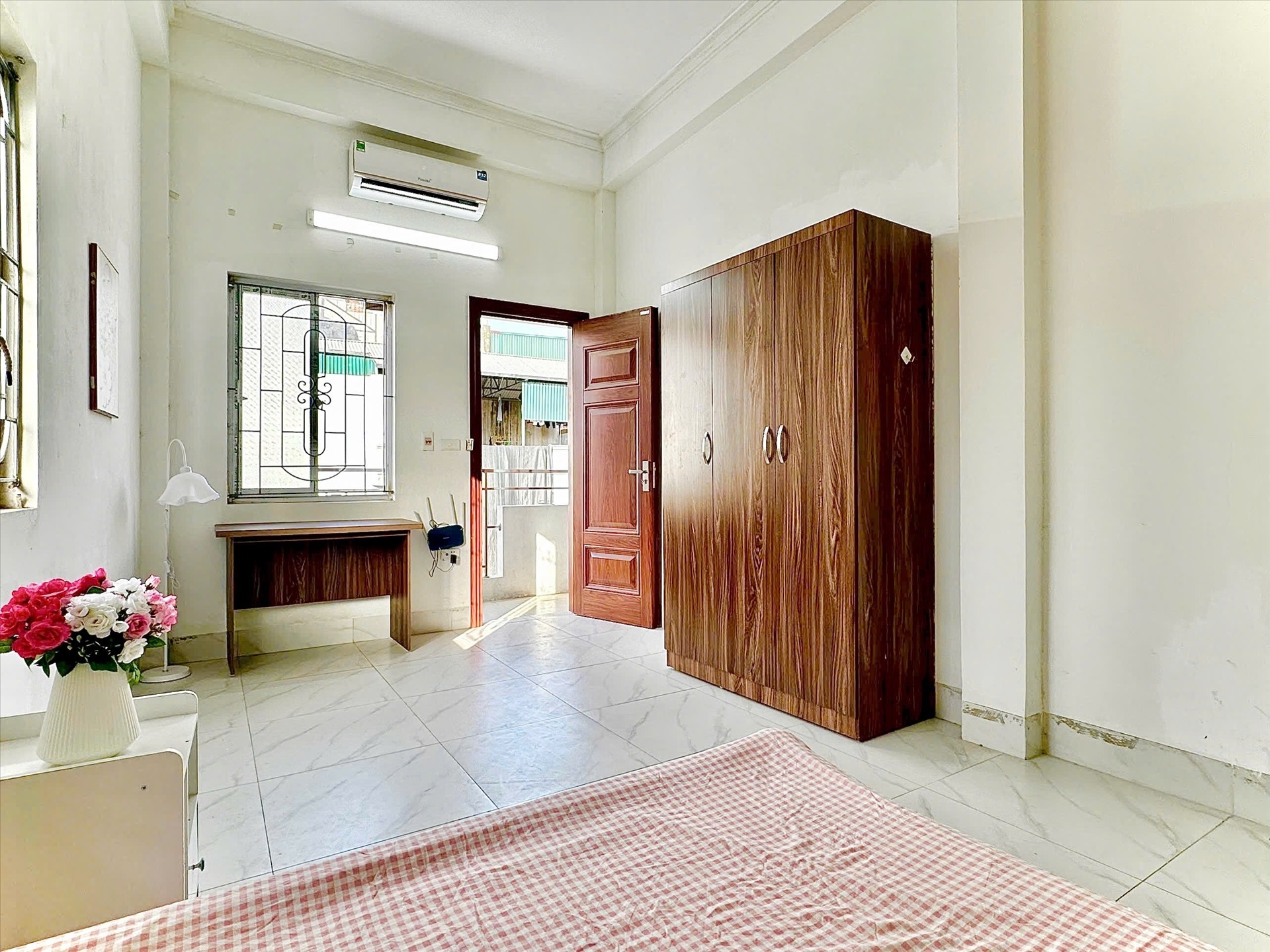 Phòng trọ Studio 30m2 tại Time House 8 Cổ Nhuế - Bắc Từ Liêm - Góc làm việc