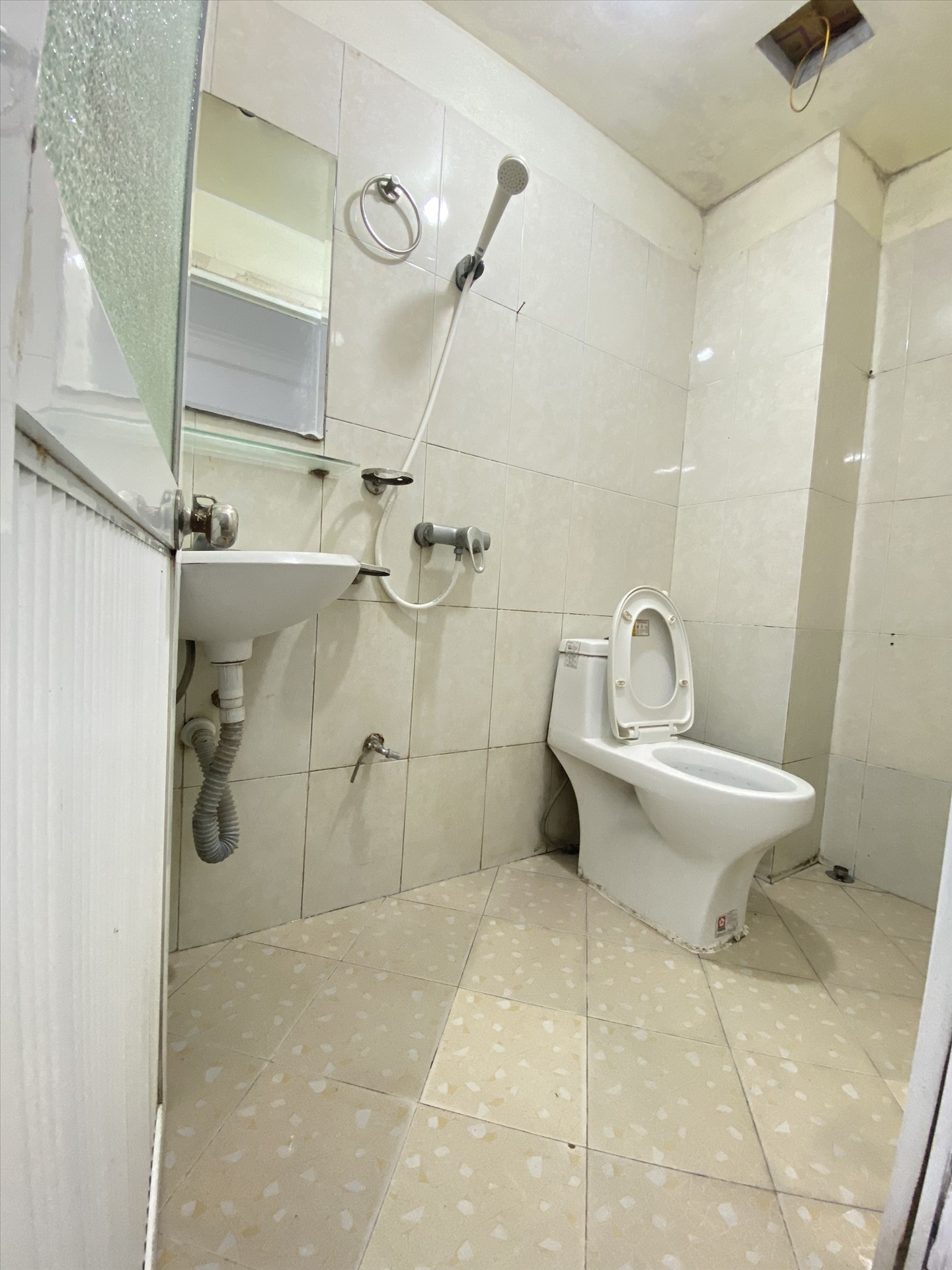 Phòng trọ 1 Phòng ngủ 20m2 tại TT House Pháo Đài Láng - Đống Đa - Phòng tắm