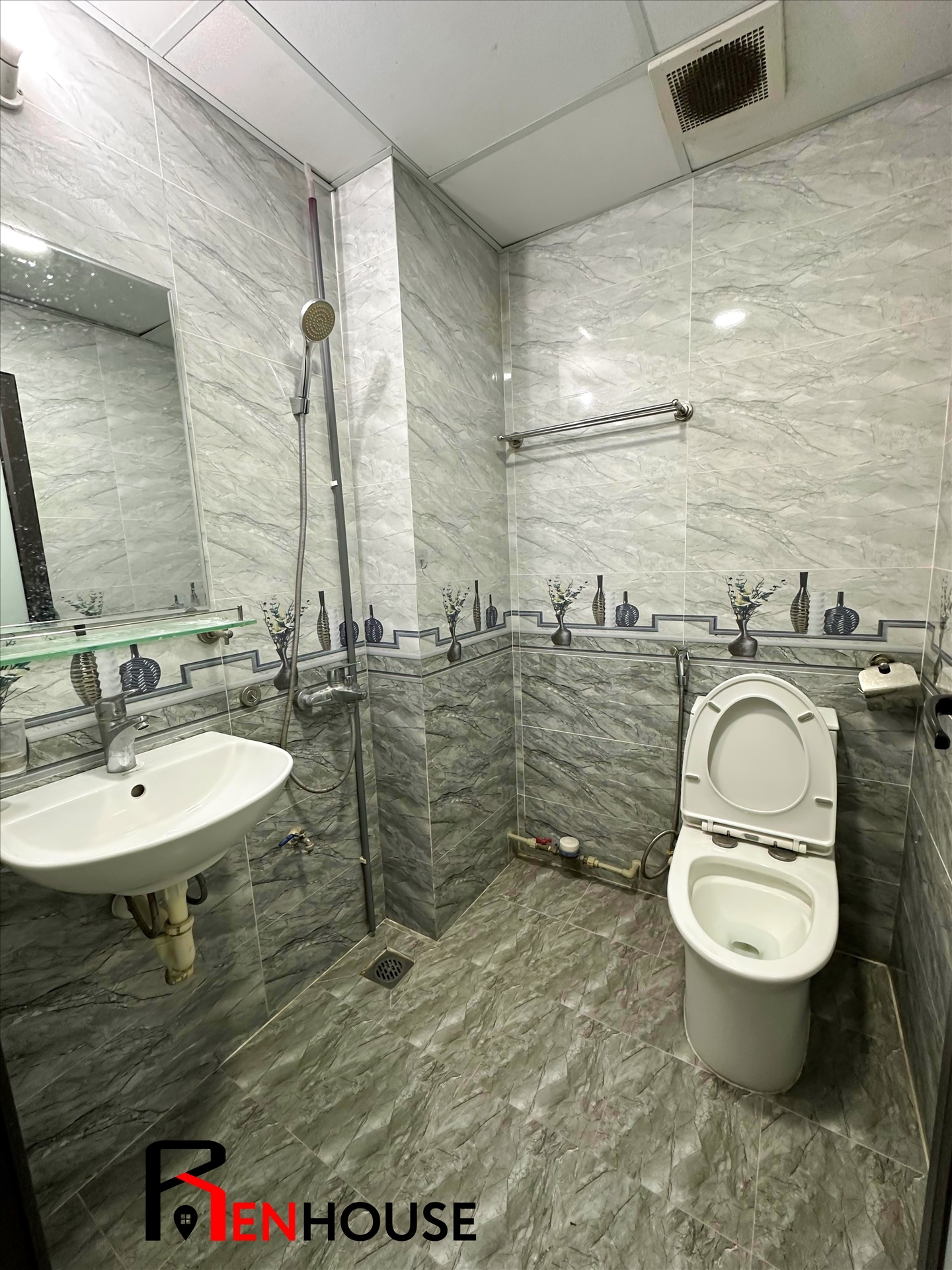 Phòng trọ Studio 26m2 tại RenHouse Yên Hòa - Cầu Giấy - Phòng tắm
