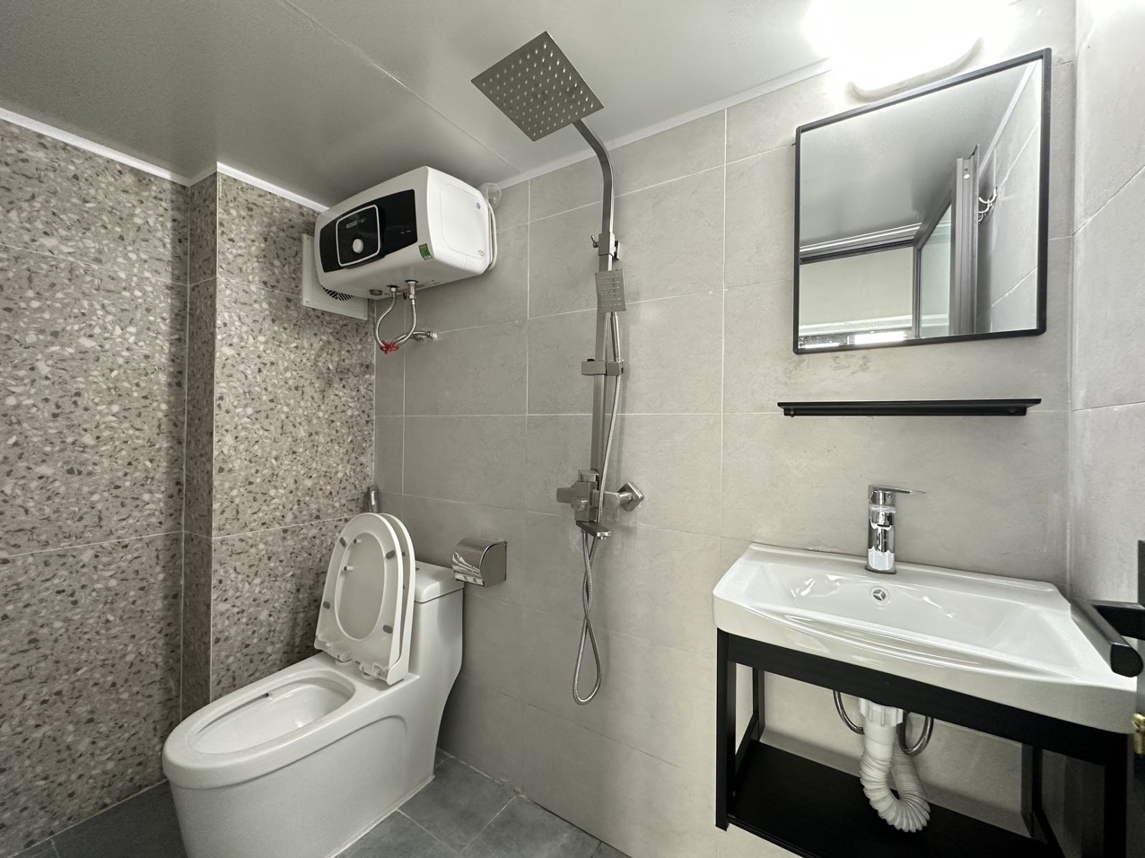 Phòng trọ Duplex 30m2 tại NV Home Đồng Me - Nam Từ Liêm - Phòng tắm