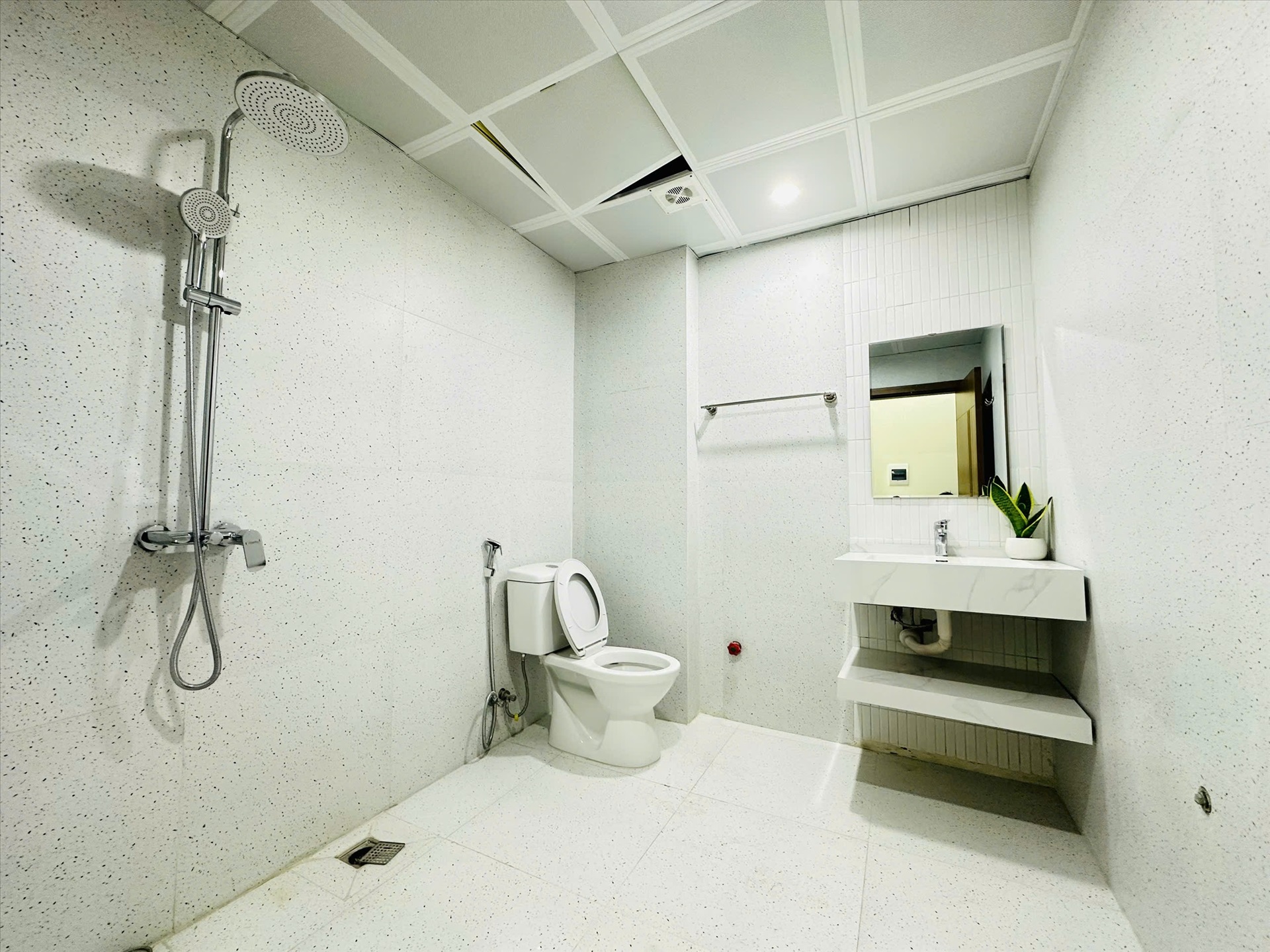 Phòng trọ 2 Phòng ngủ 45m2 tại NV Home 1 Hoàng Quốc Việt - Cầu Giấy - Phòng tắm