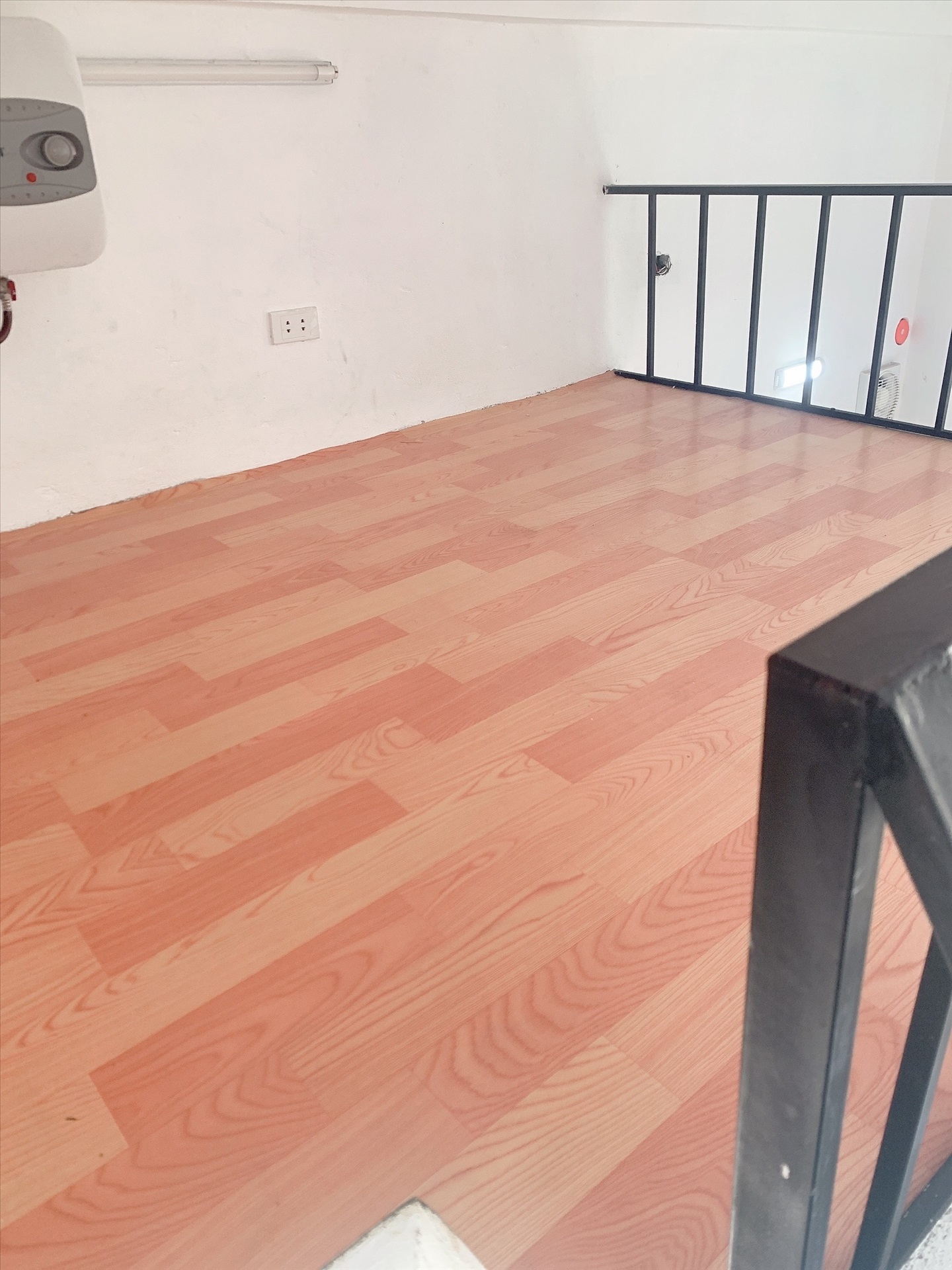 Phòng trọ Duplex 20m2 tại HappyHomes Dịch Vọng - Cầu Giấy - Phòng khách