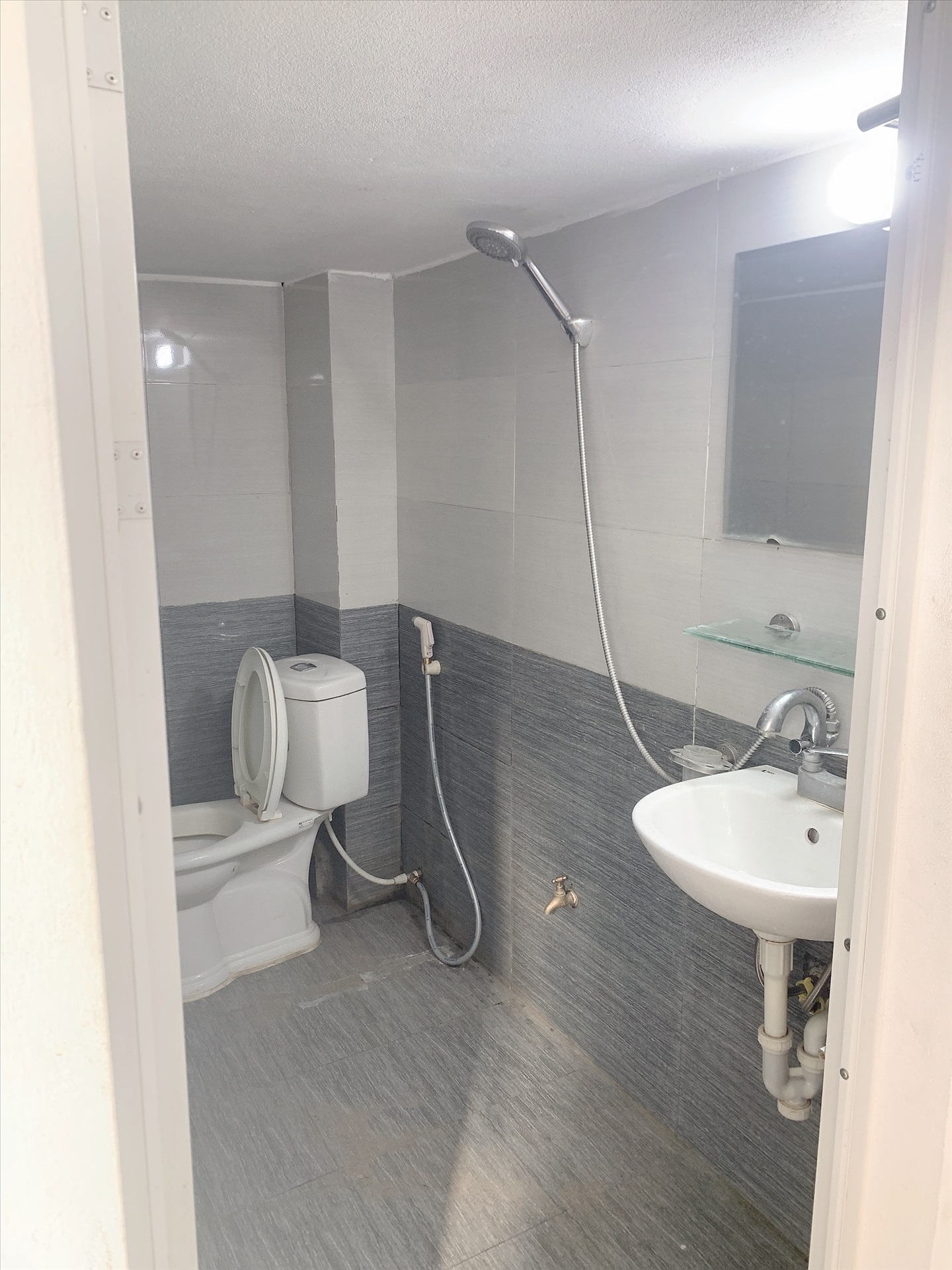 Phòng trọ Duplex 20m2 tại HappyHomes Dịch Vọng - Cầu Giấy - Phòng tắm