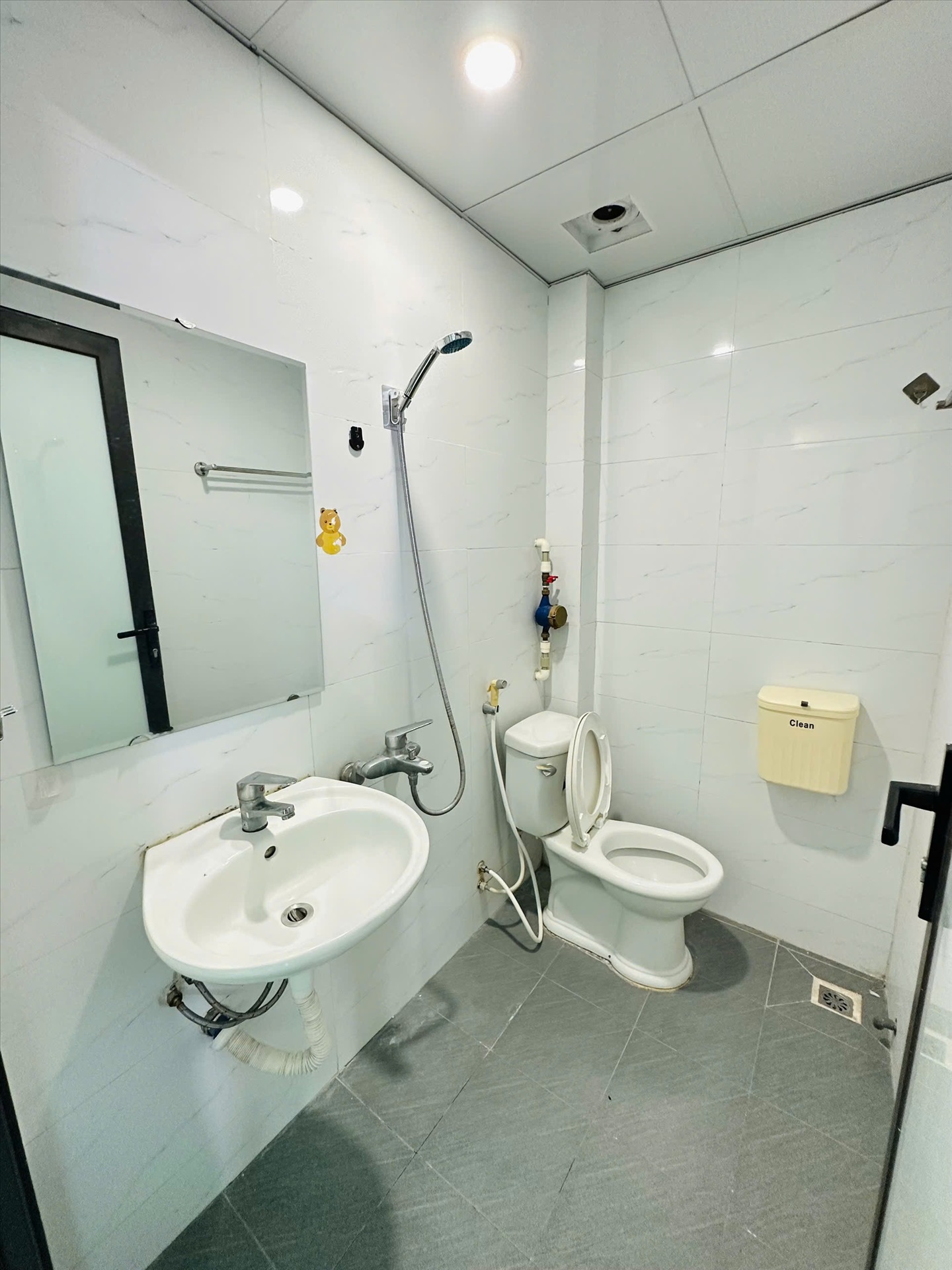 Phòng trọ 1 Phòng ngủ 20m2 tại TT House 1 Chùa Láng - Đống Đa - Phòng tắm